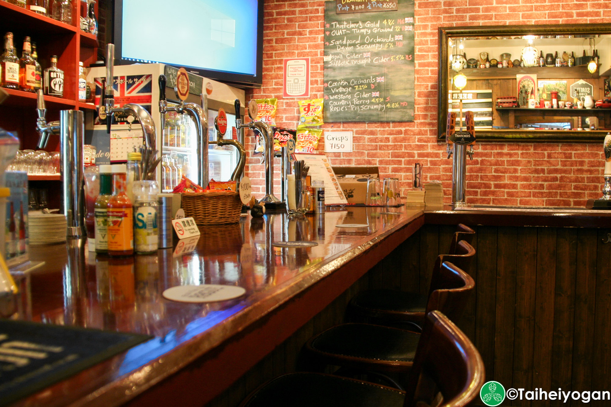 Full Monty - Interior - Bar Counter