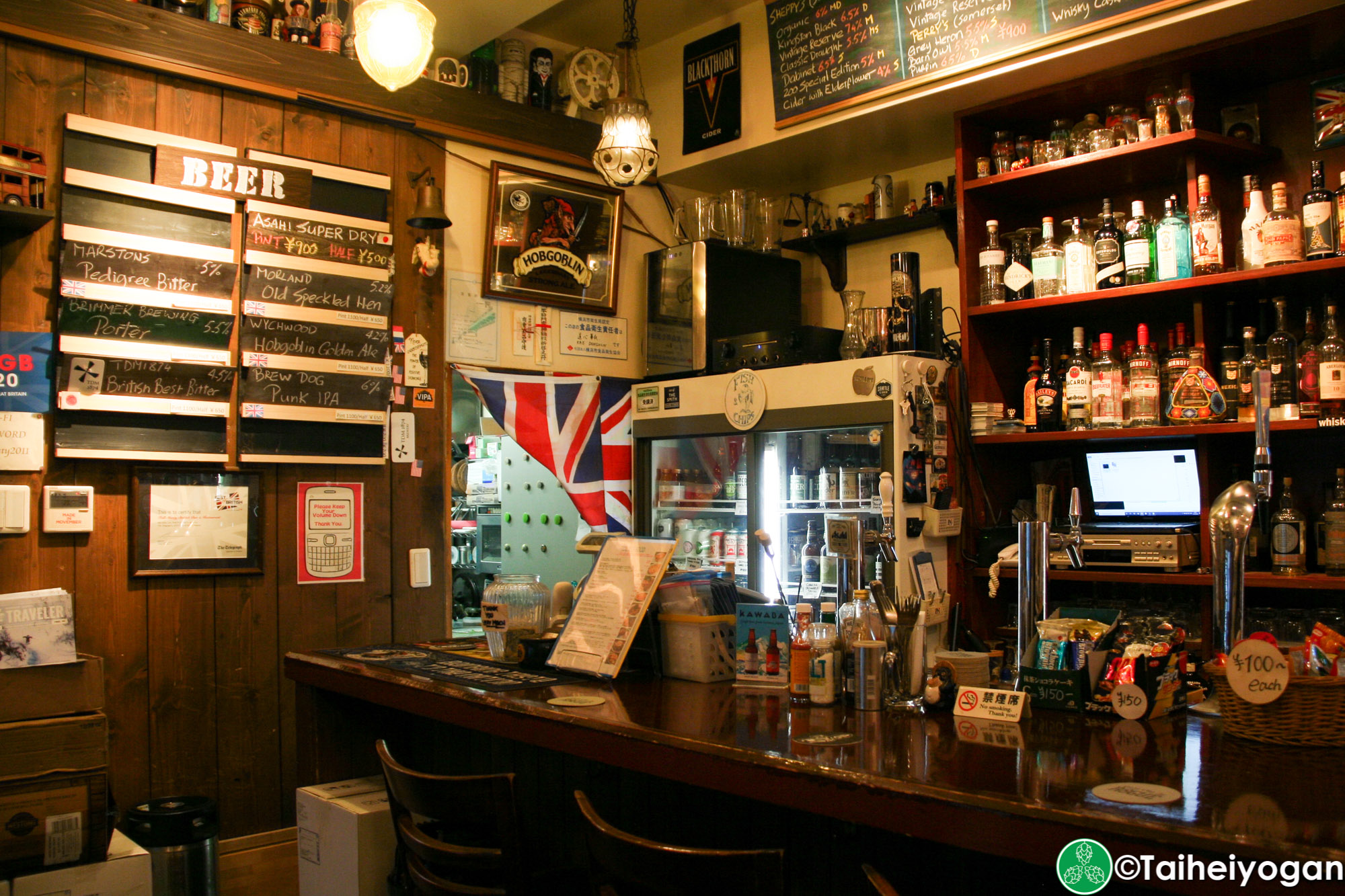 Full Monty - Interior - Bar Counter