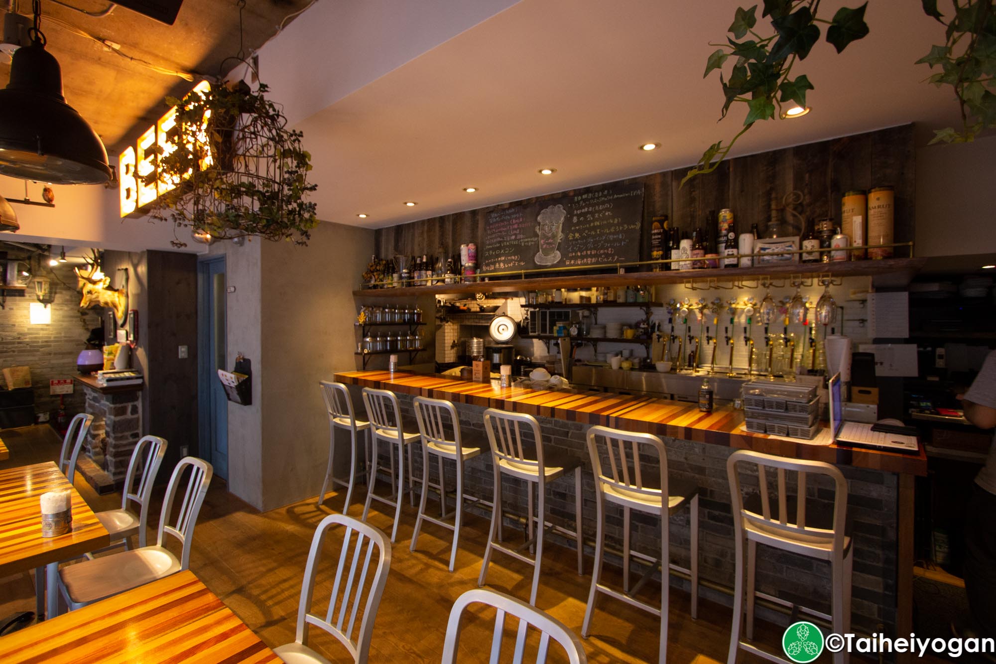 Himalaya Table - Interior - Bar Counter