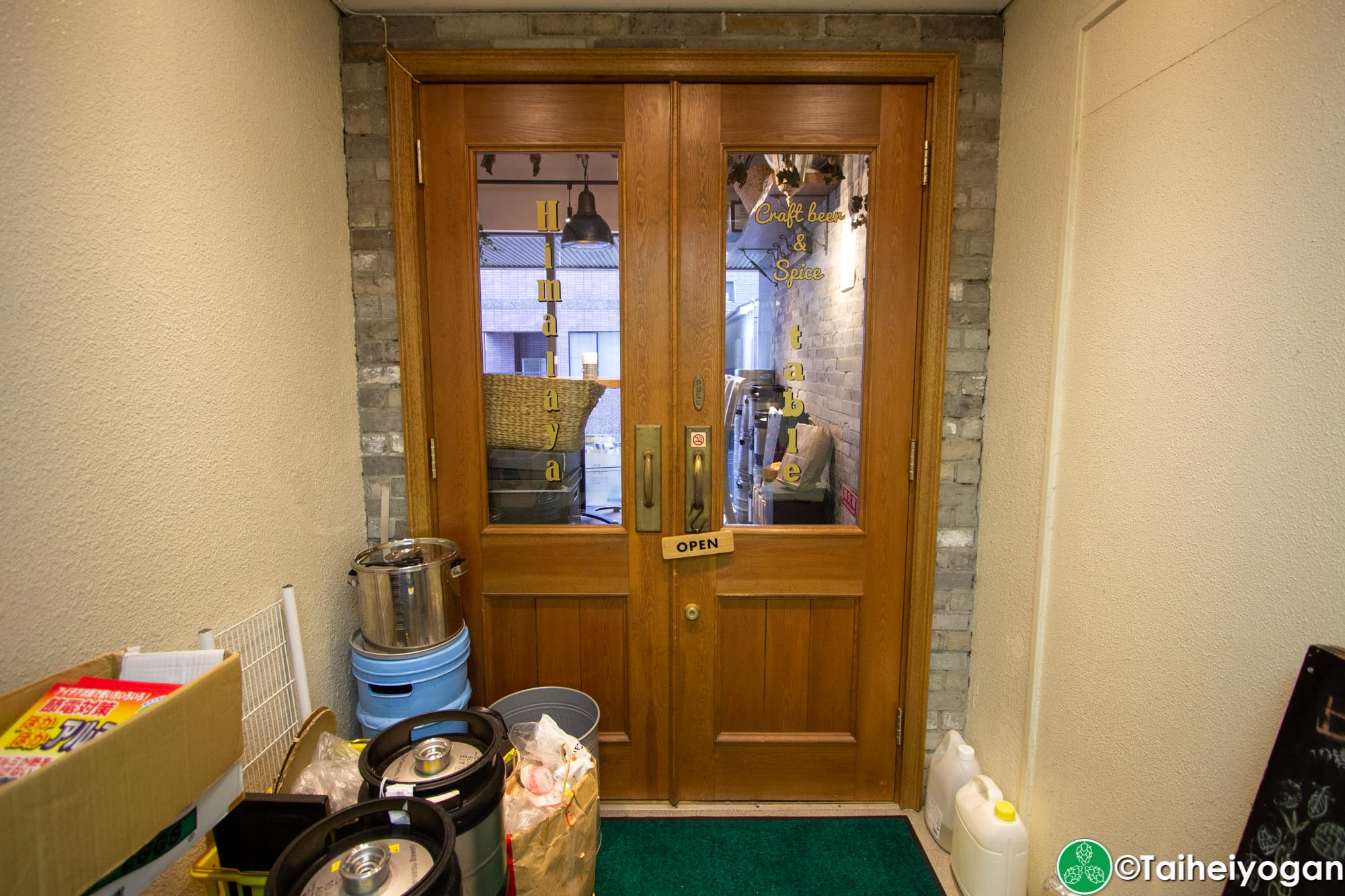 Himalaya Table - Interior - Entrance