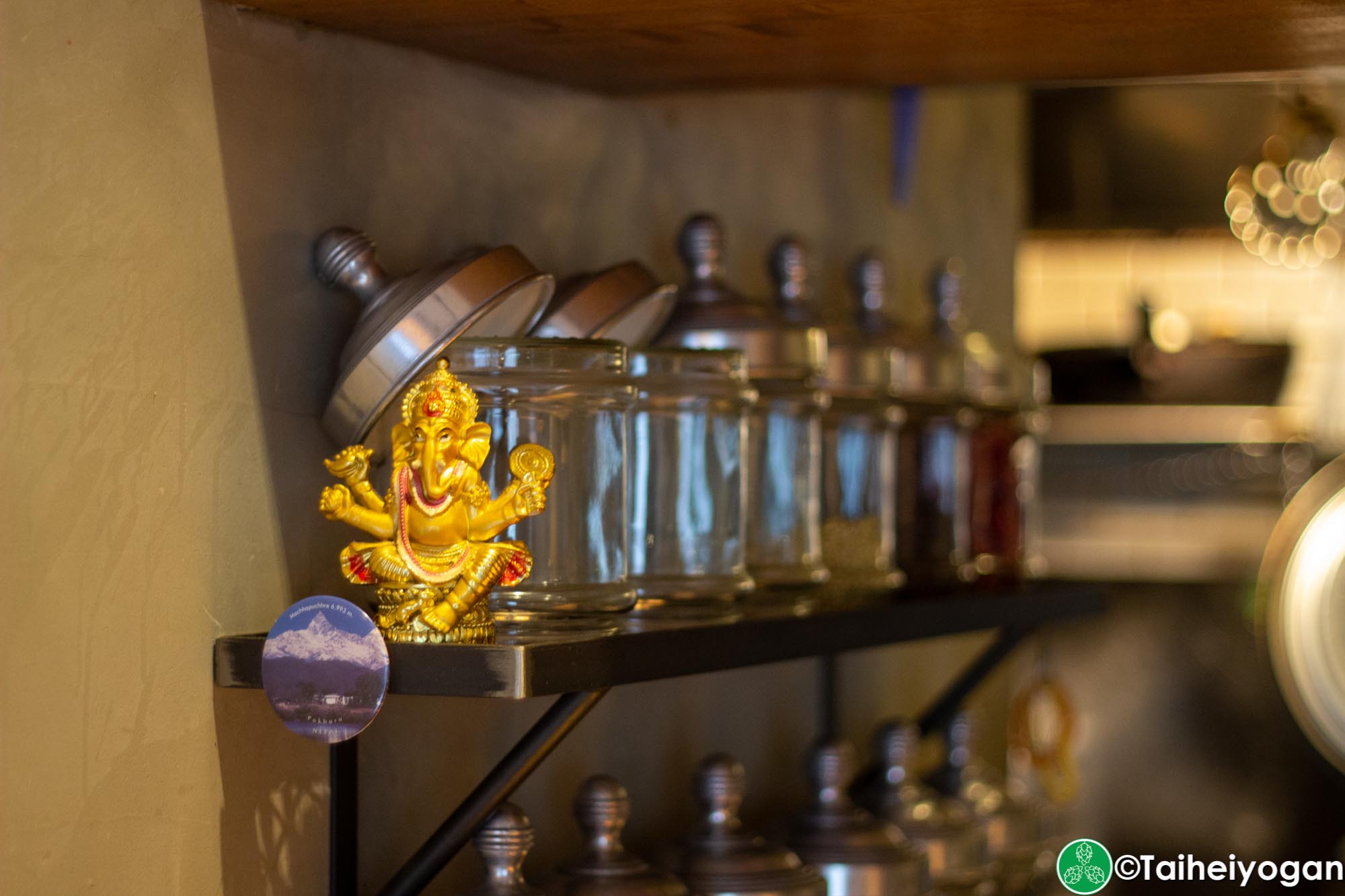 Himalaya Table - Interior - Spices