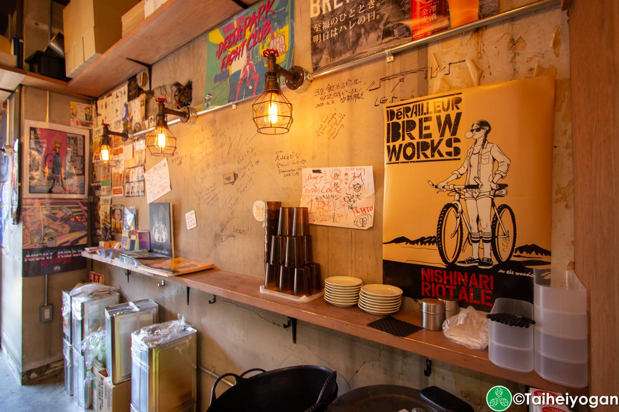 Ibrew Shinbashi - Interior - Standing Area