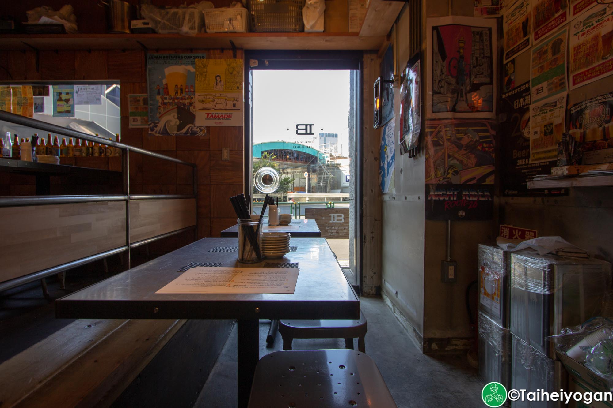 Ibrew Shinbashi - Interior - Tables