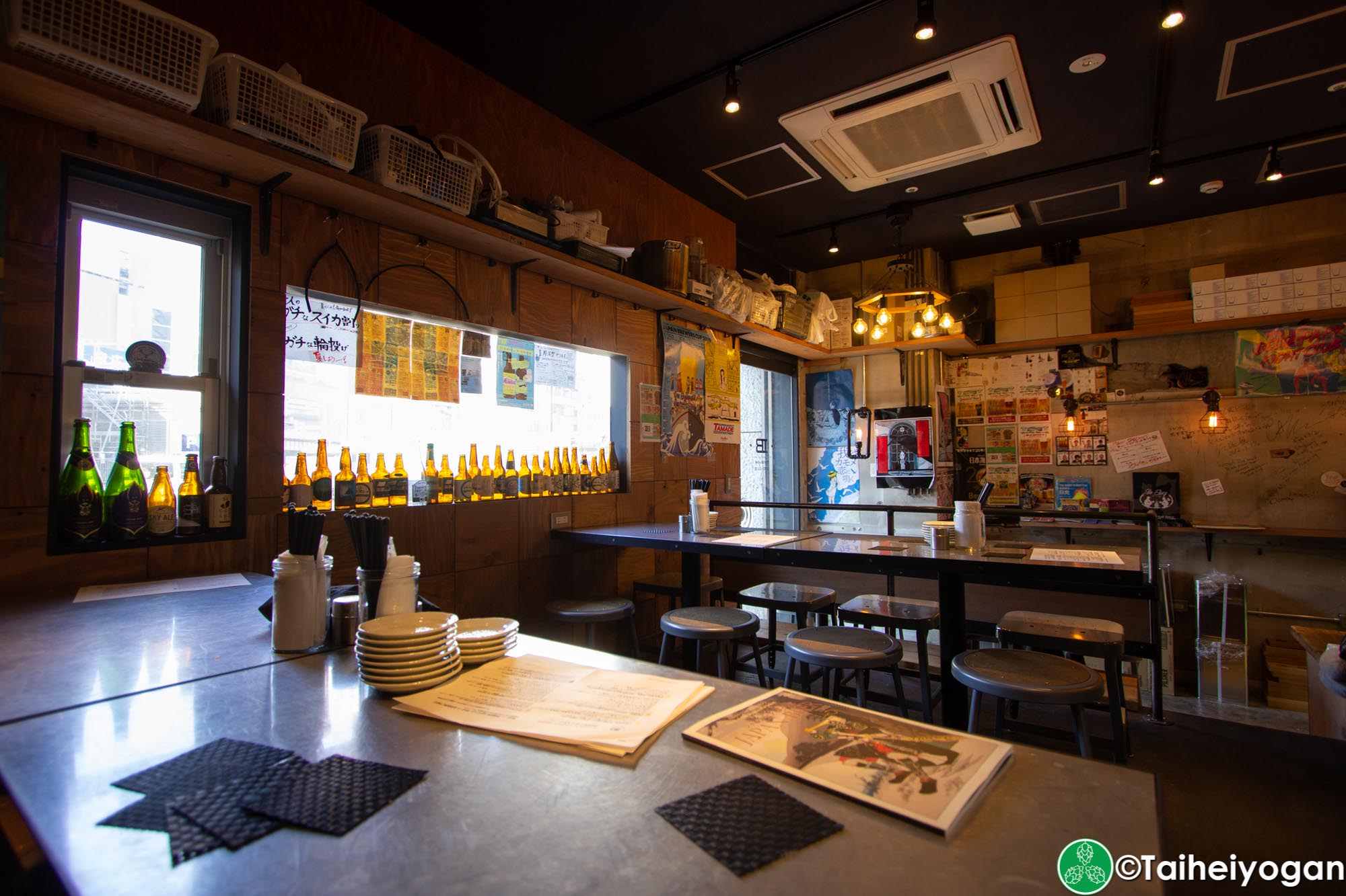 Ibrew Shinbashi - Interior - Tables