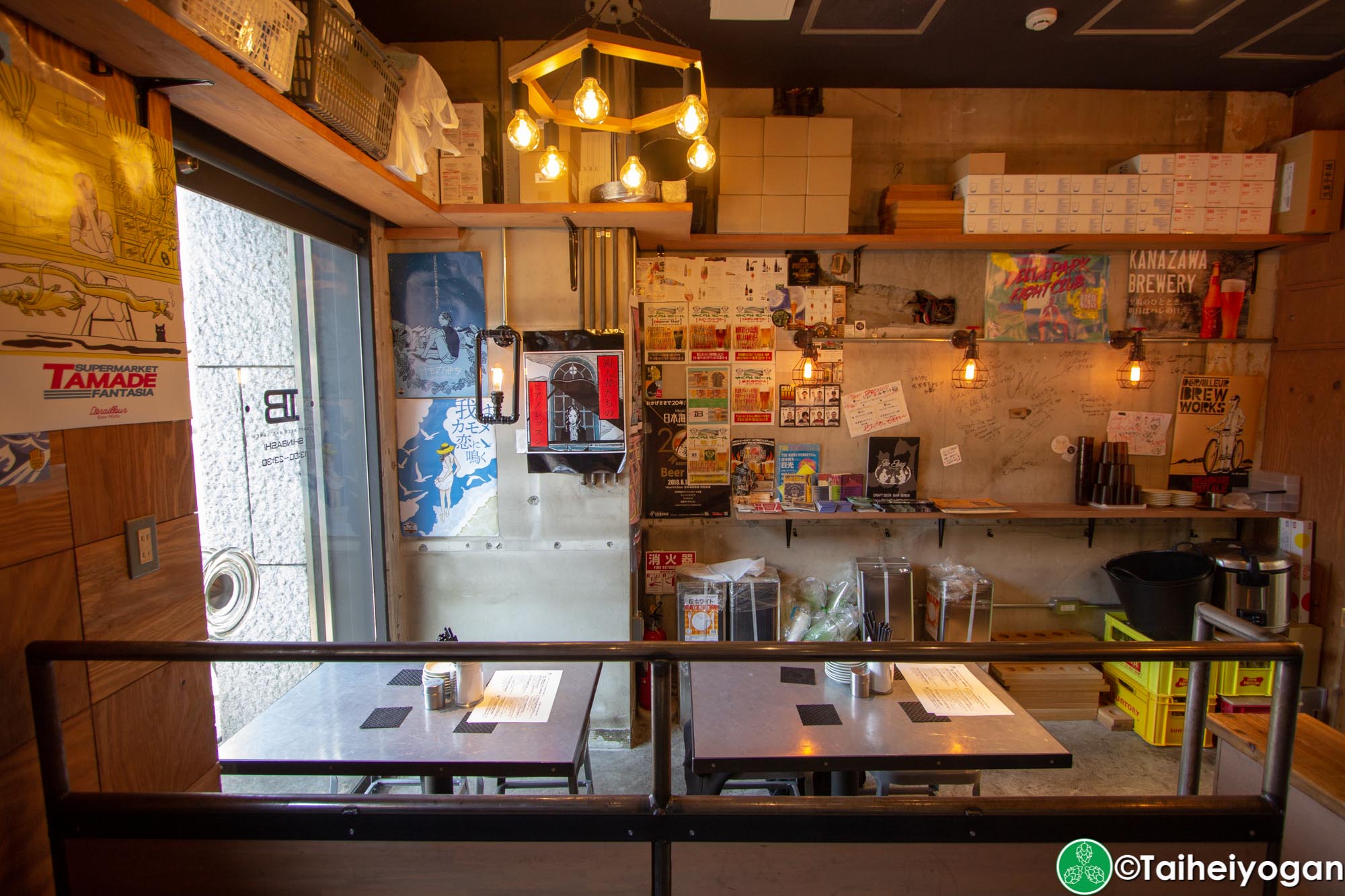 Ibrew Shinbashi - Interior - Tables