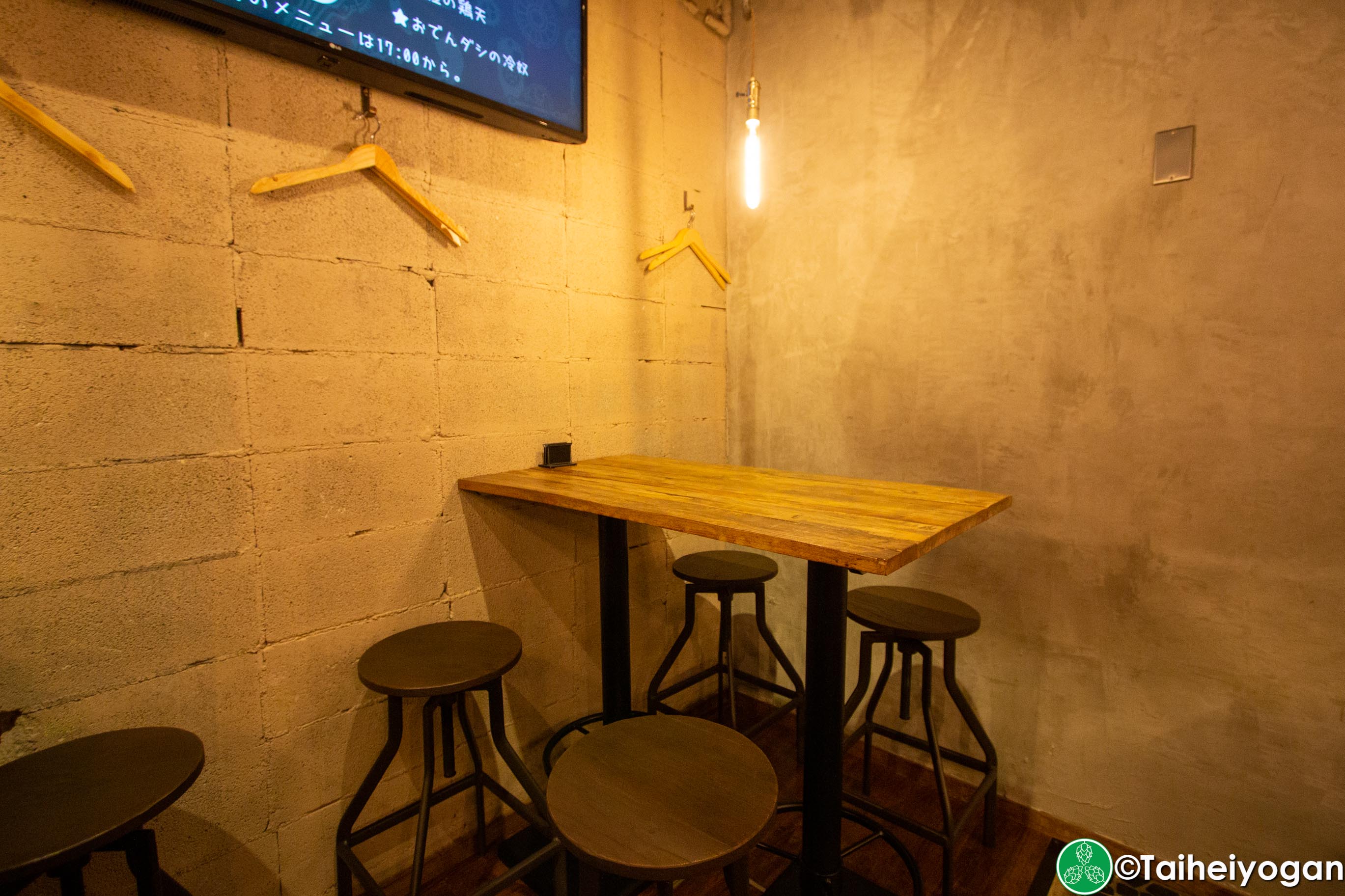 Karakuri Craft Beer & Oden & Sake - Interior - Table Seating