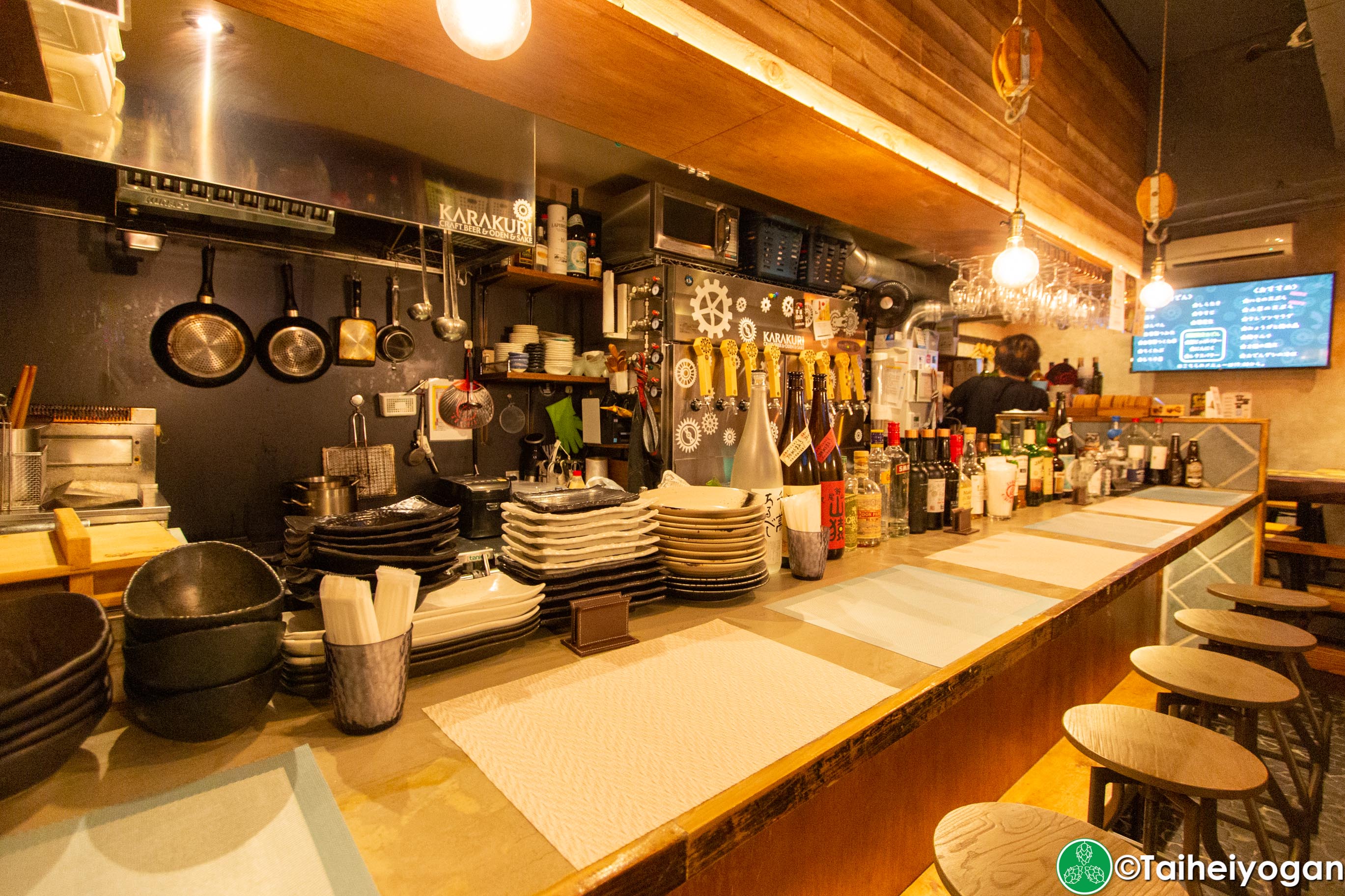 Karakuri Craft Beer & Oden & Sake - Interior - Bar Counter