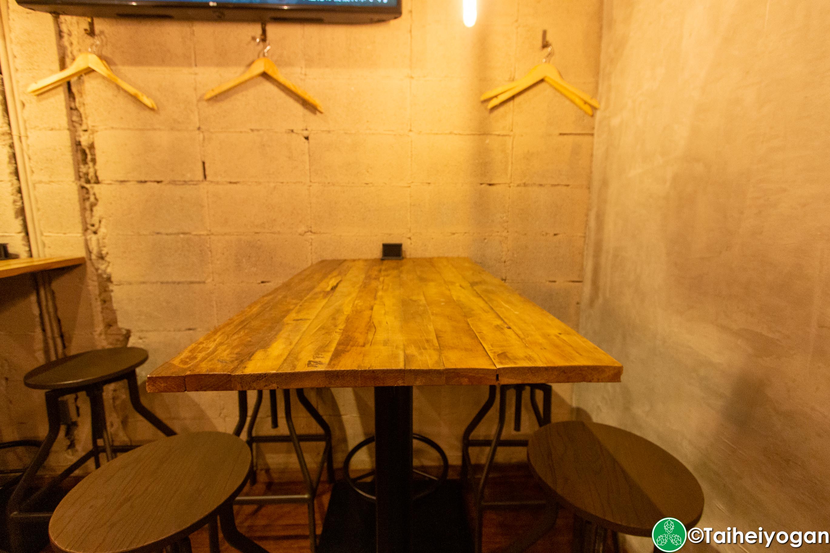Karakuri Craft Beer & Oden & Sake - Interior - Table Seating