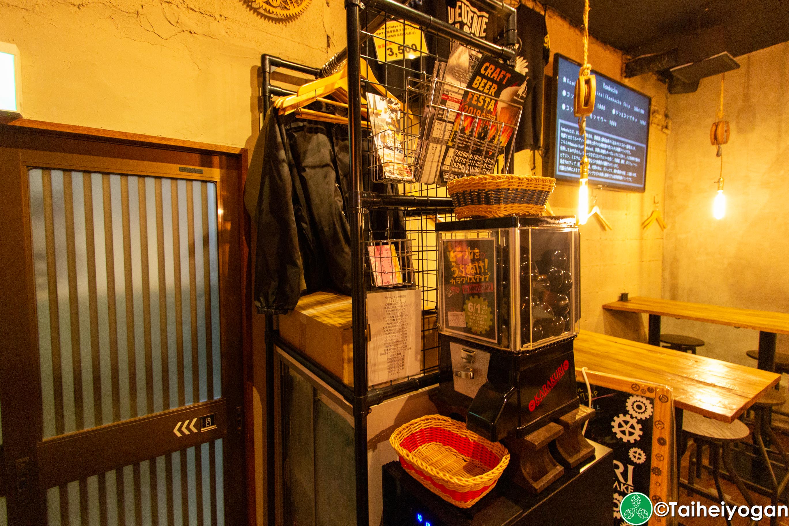 Karakuri Craft Beer & Oden & Sake - Interior - Decorations