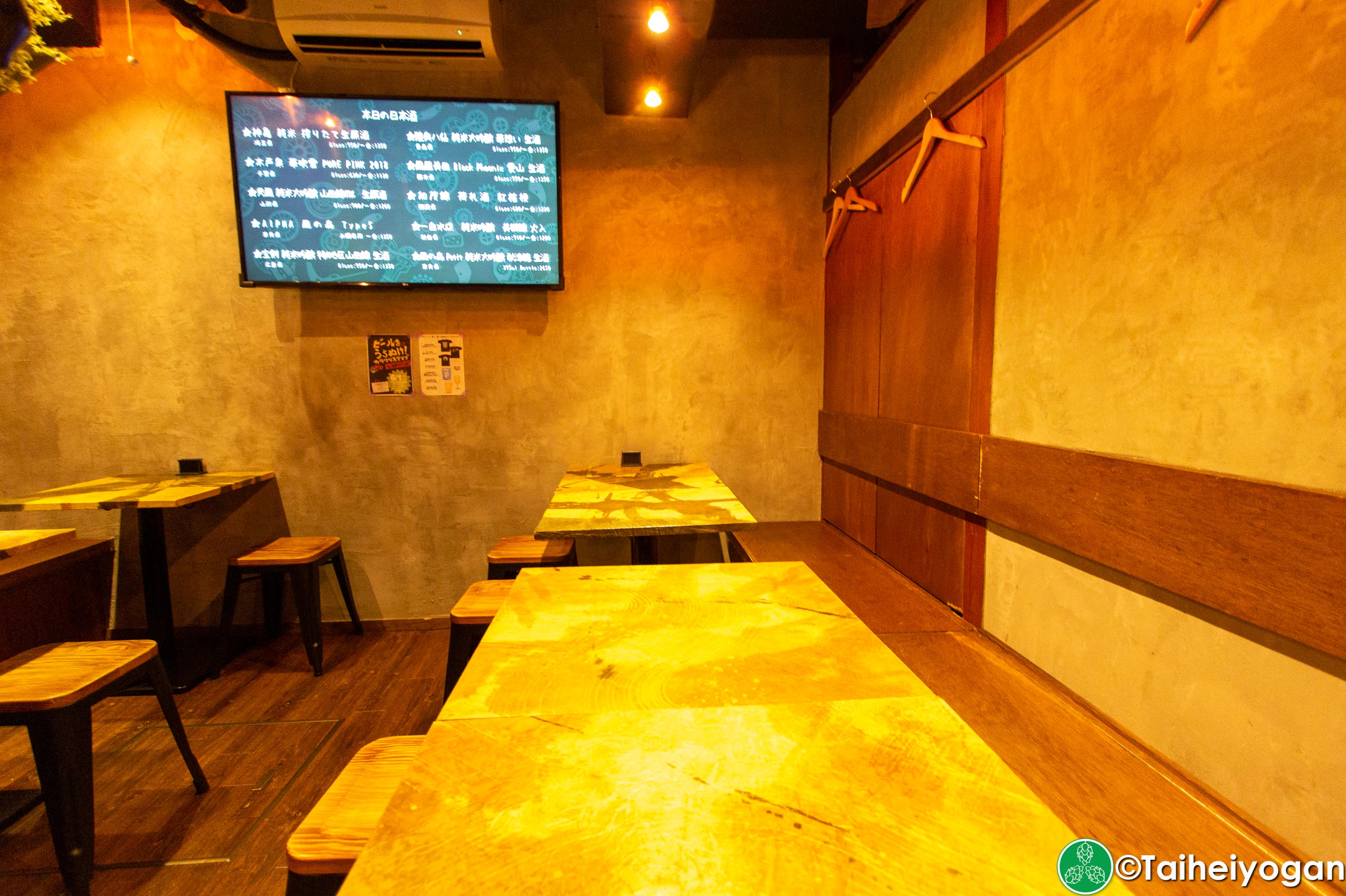 Karakuri Craft Beer & Oden & Sake - Interior - Table Seating