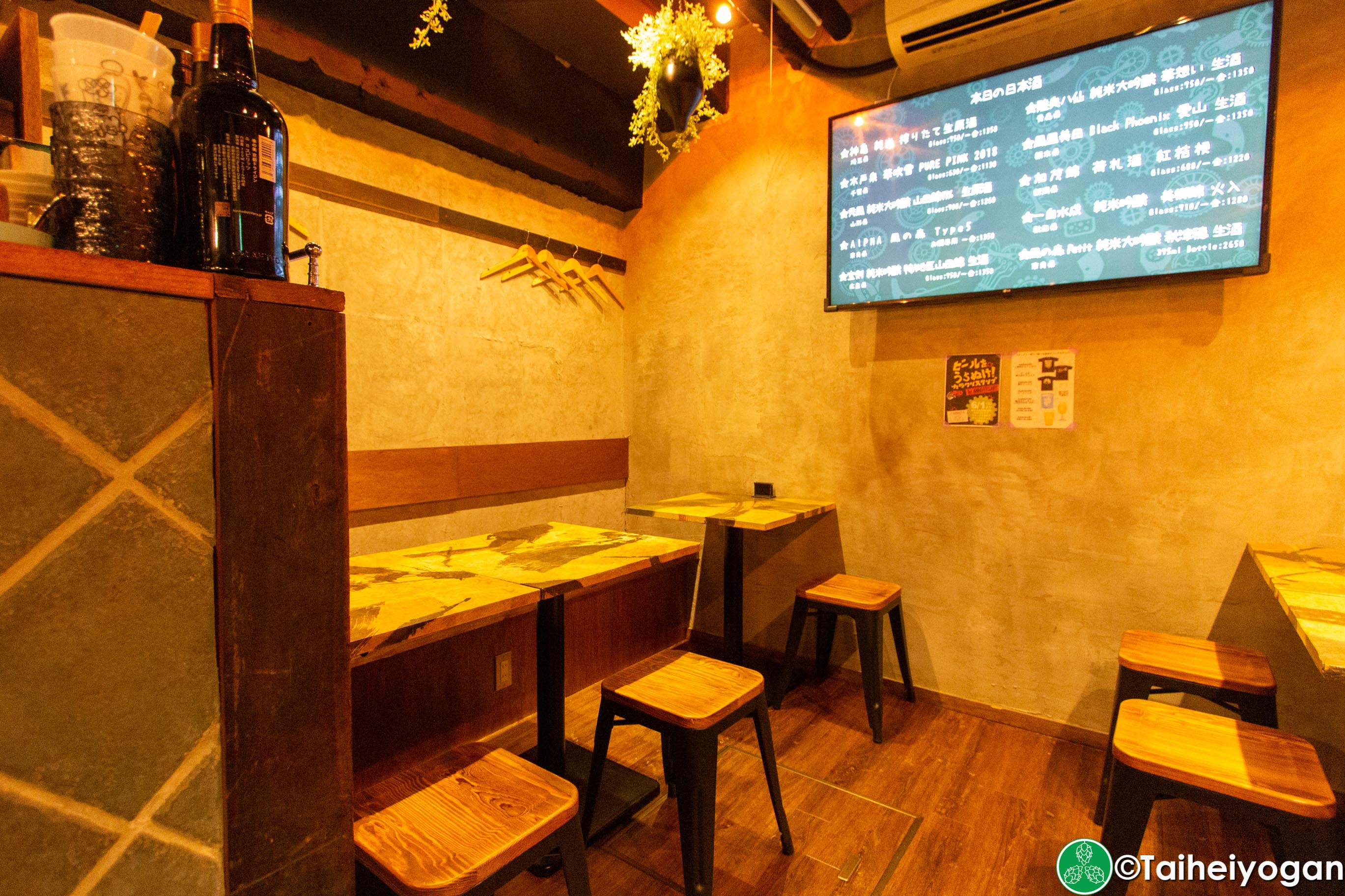 Karakuri Craft Beer & Oden & Sake - Interior - Table Seating