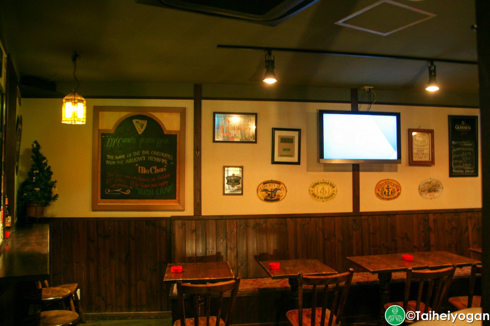 Irish Bar McCann's - Interior - 3F Tables