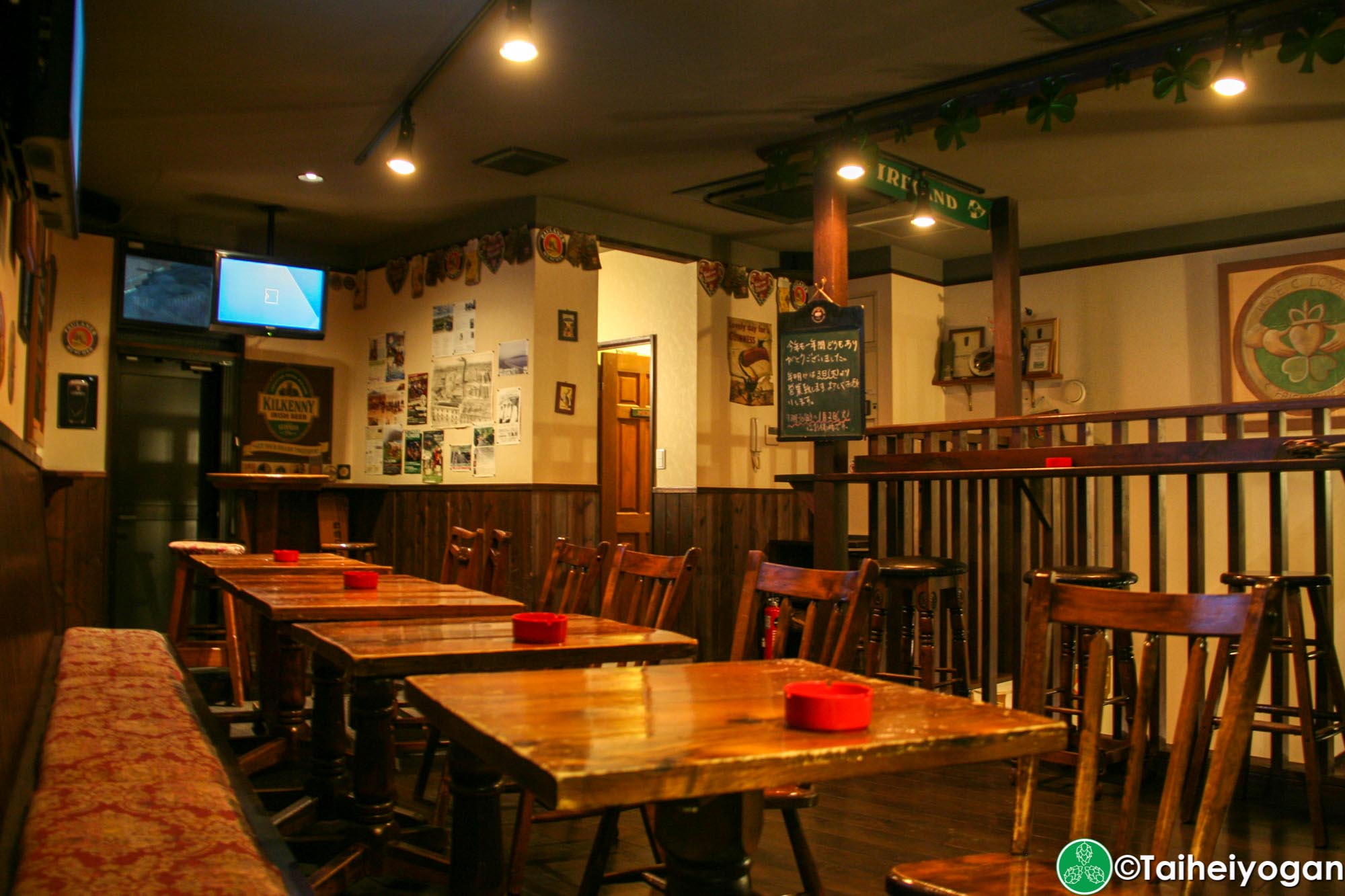 Irish Bar McCann's - Interior - 3F Tables