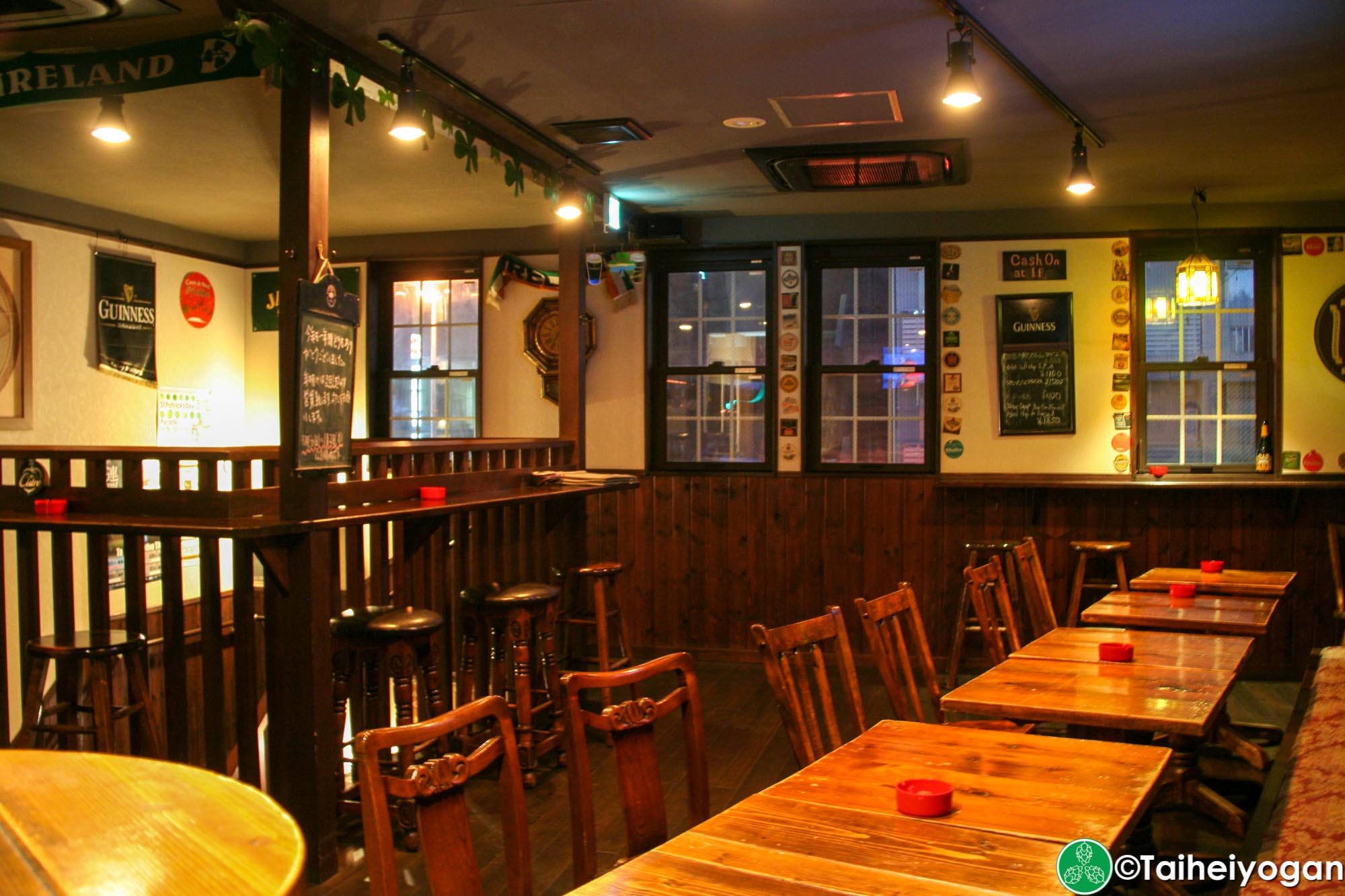 Irish Bar McCann's - Interior - 3F Tables