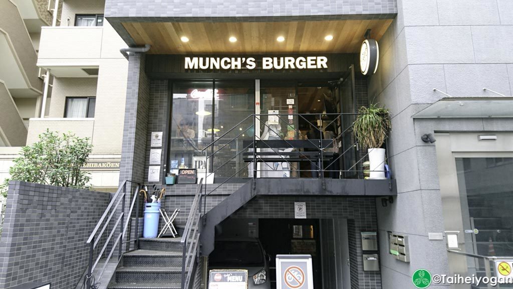 Munch's Burger Shack - Entrance