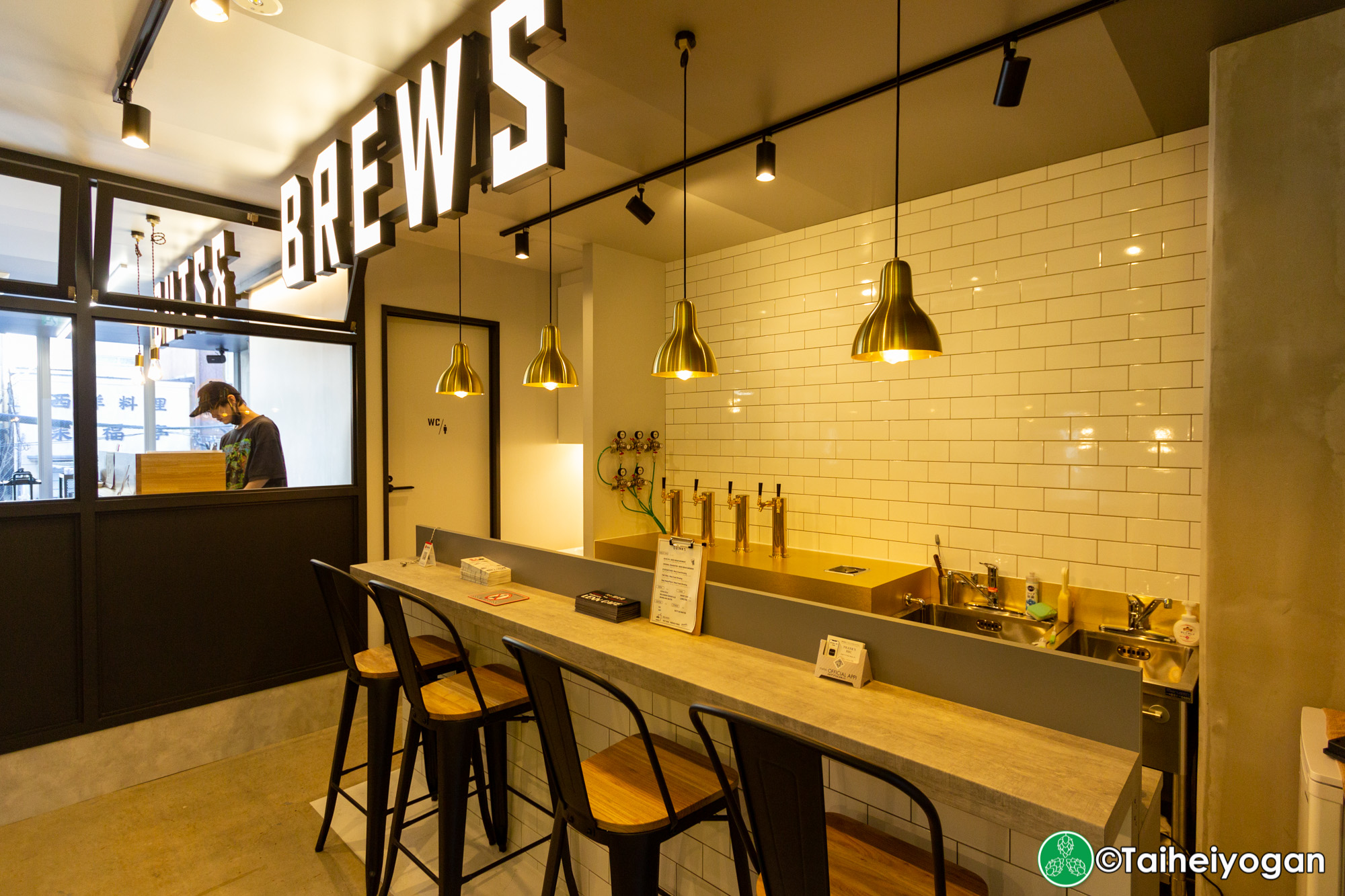 Franks Barber Reserve - Interior - Bar Counter