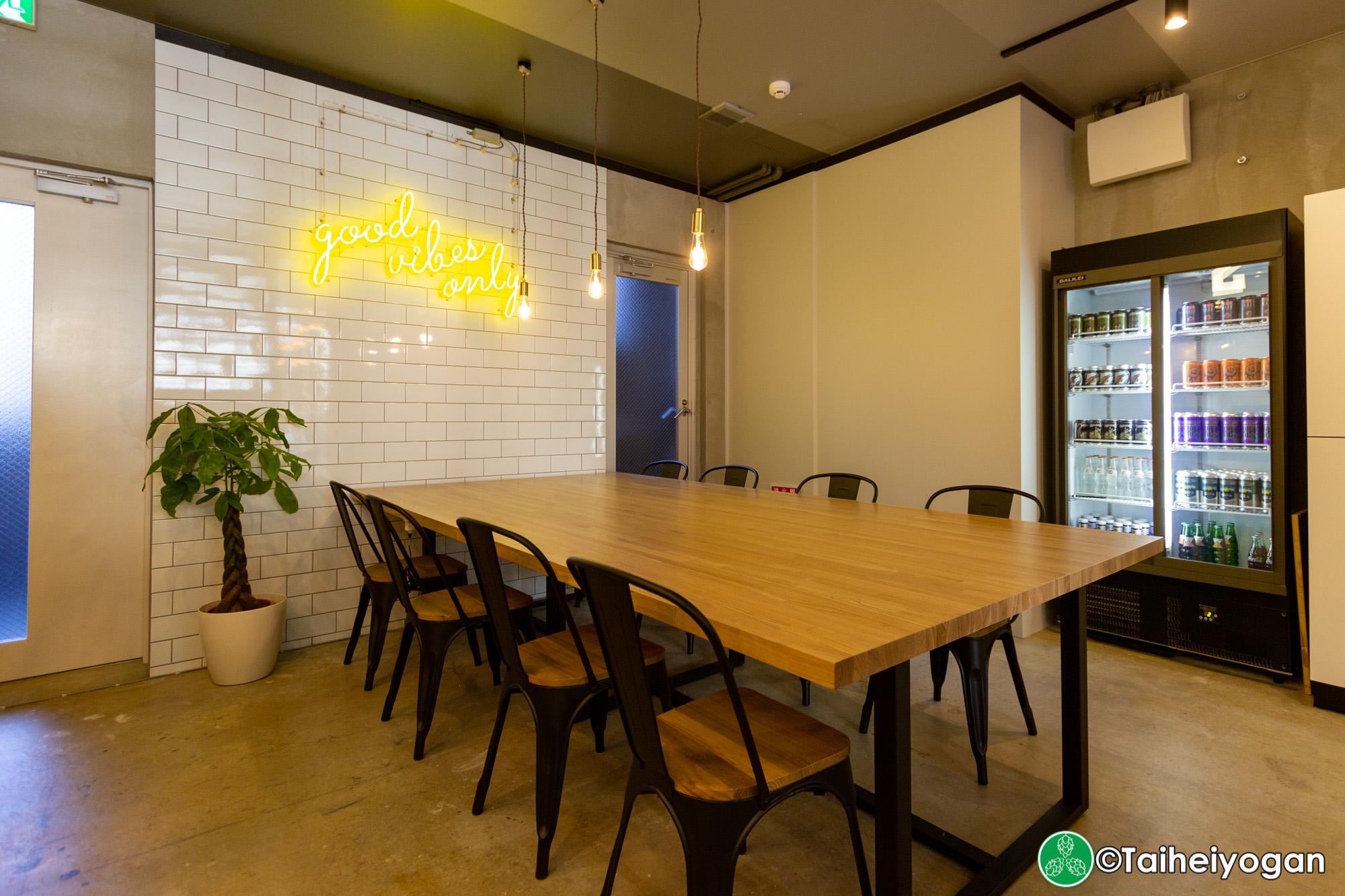 Franks Barber Reserve - Interior - Table Seating