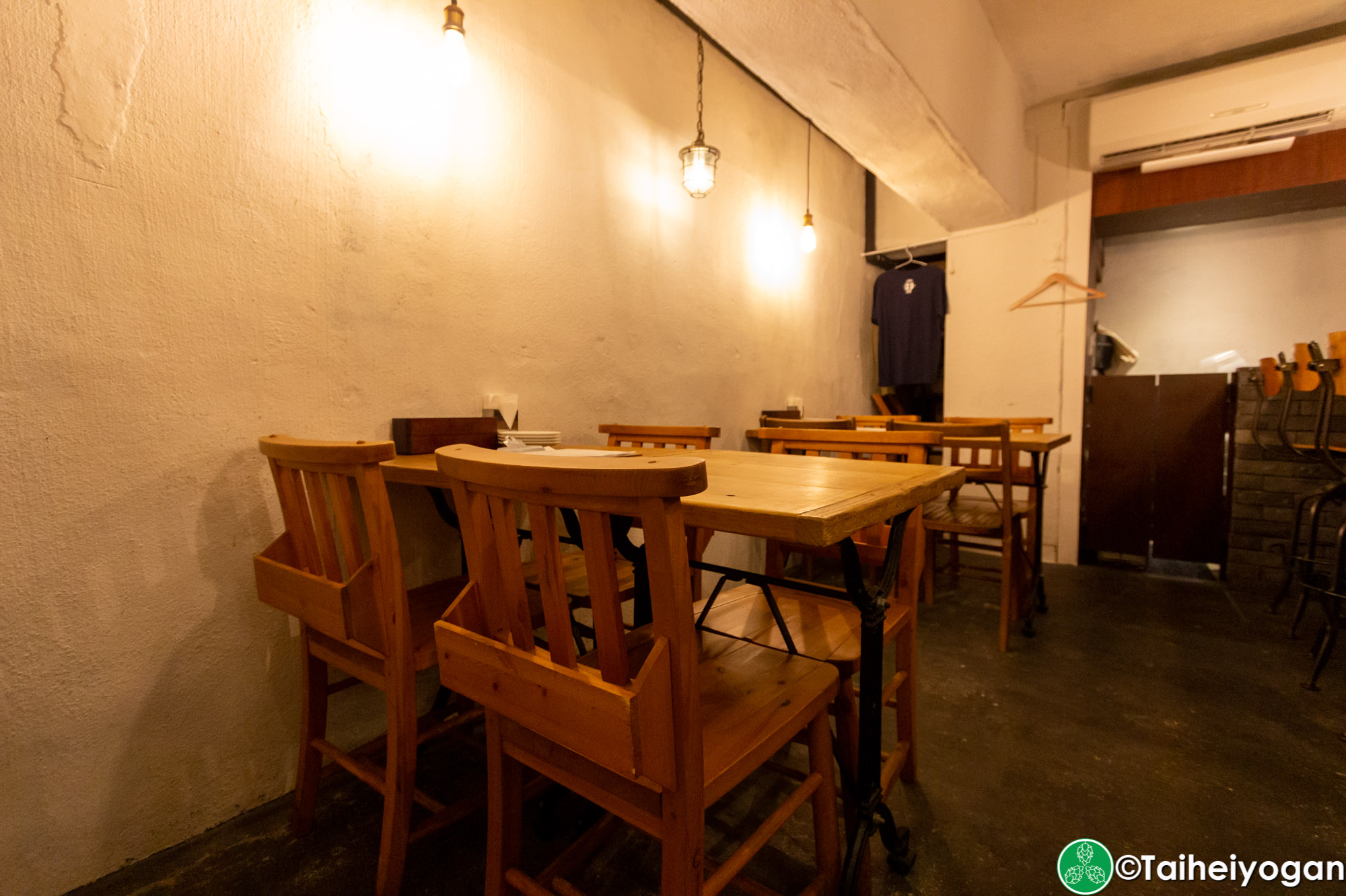 Inazuma Beer - Interior - Table Seating