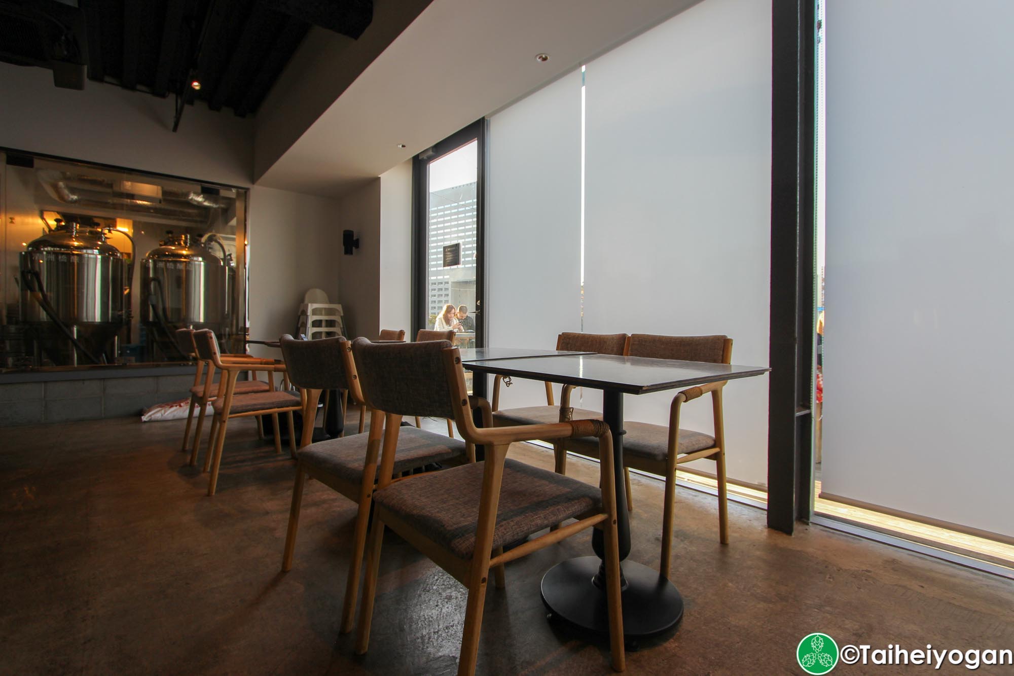 Pitmans - Kiyosubashi Brewery - Interior - Tables