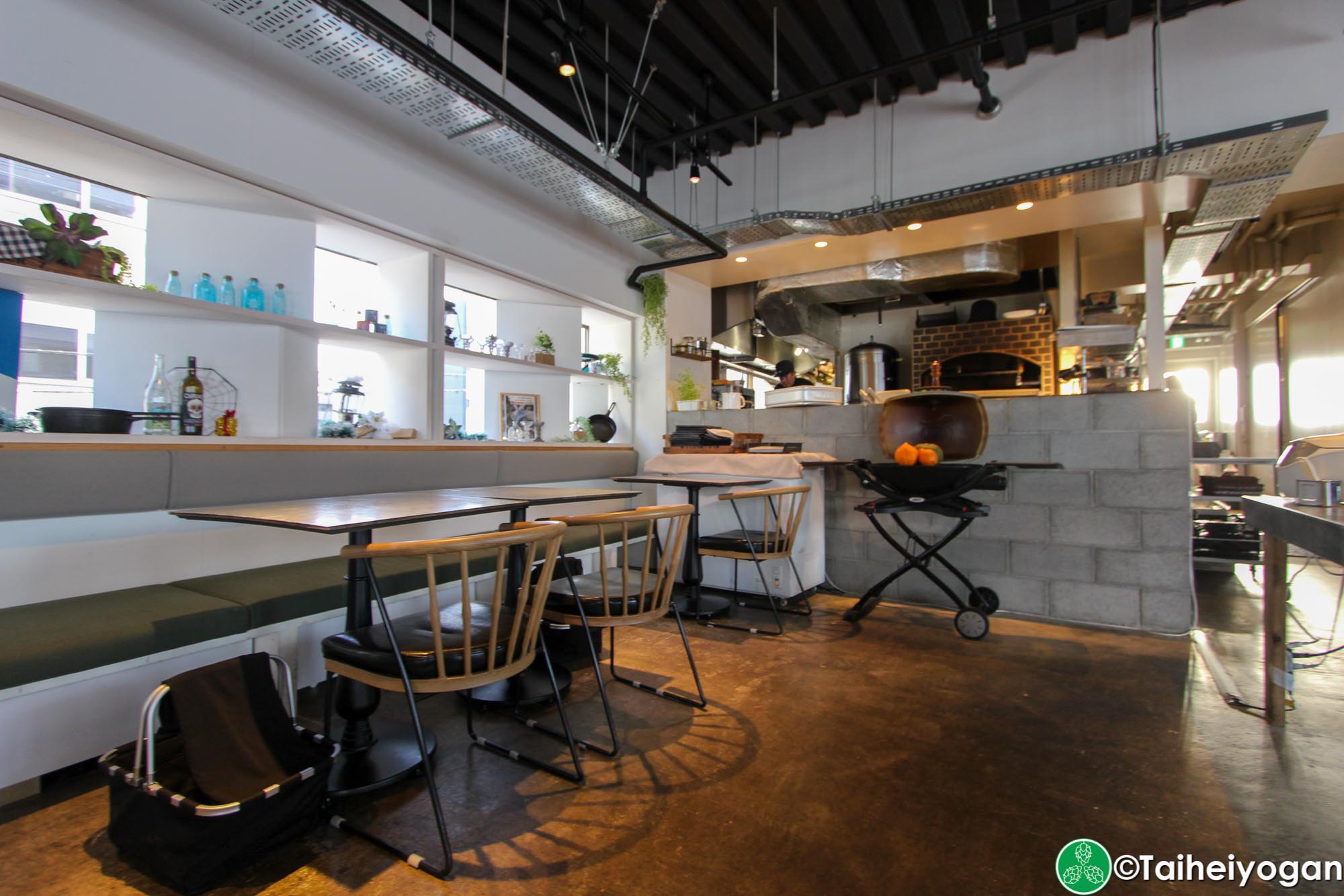 Pitmans - Kiyosubashi Brewery - Interior - Tables