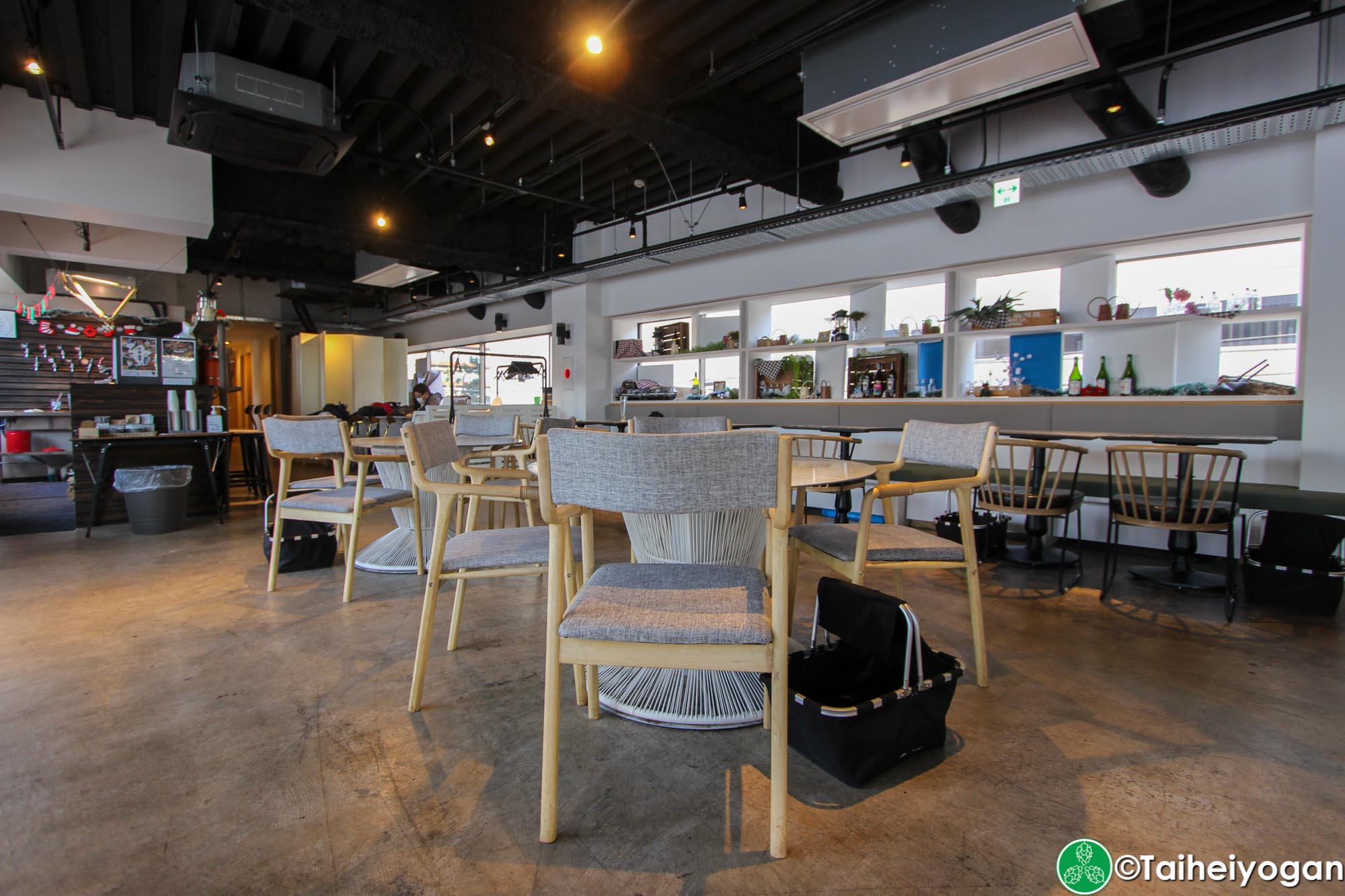 Pitmans - Kiyosubashi Brewery - Interior - Tables