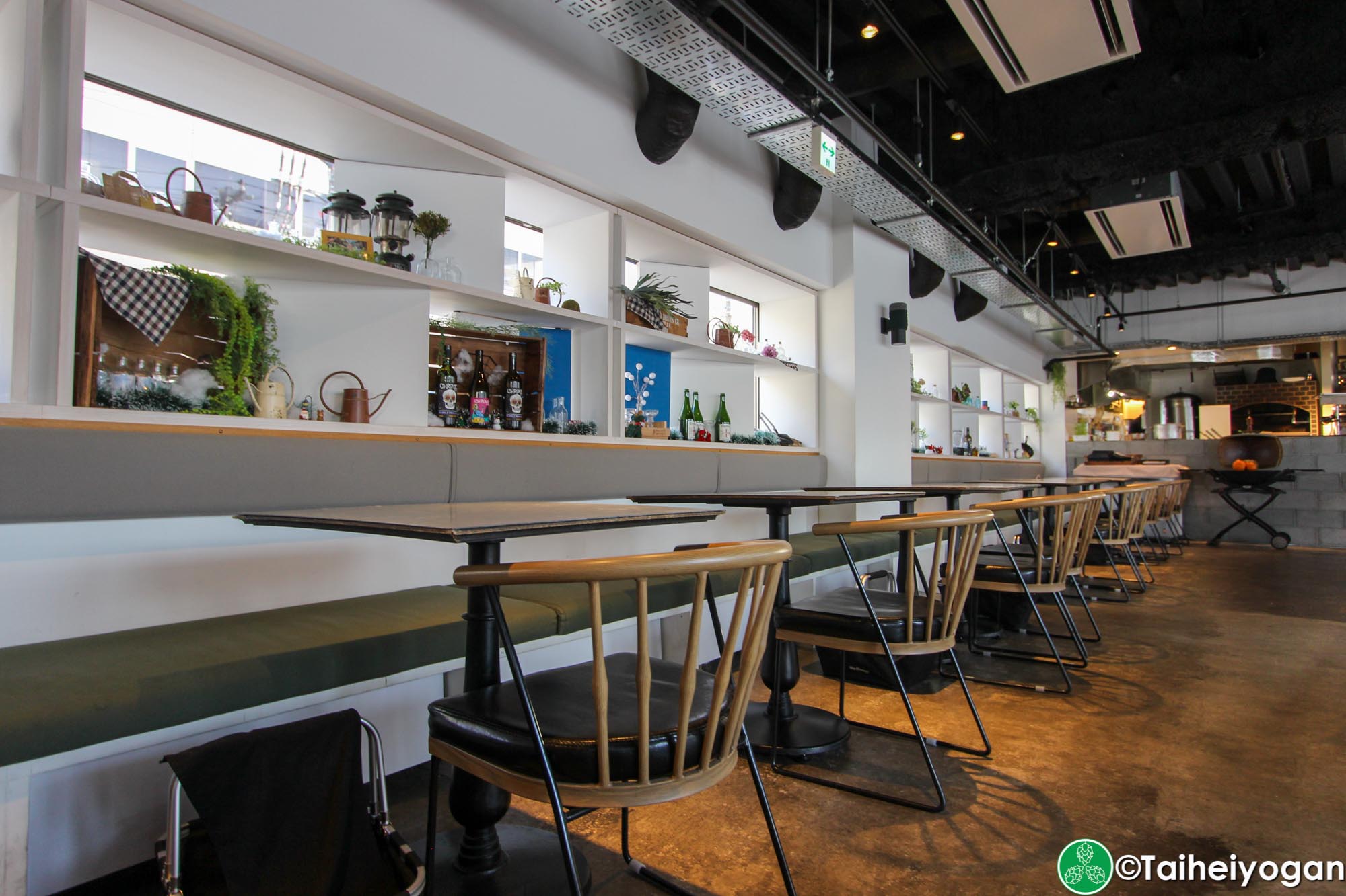 Pitmans - Kiyosubashi Brewery - Interior - Tables