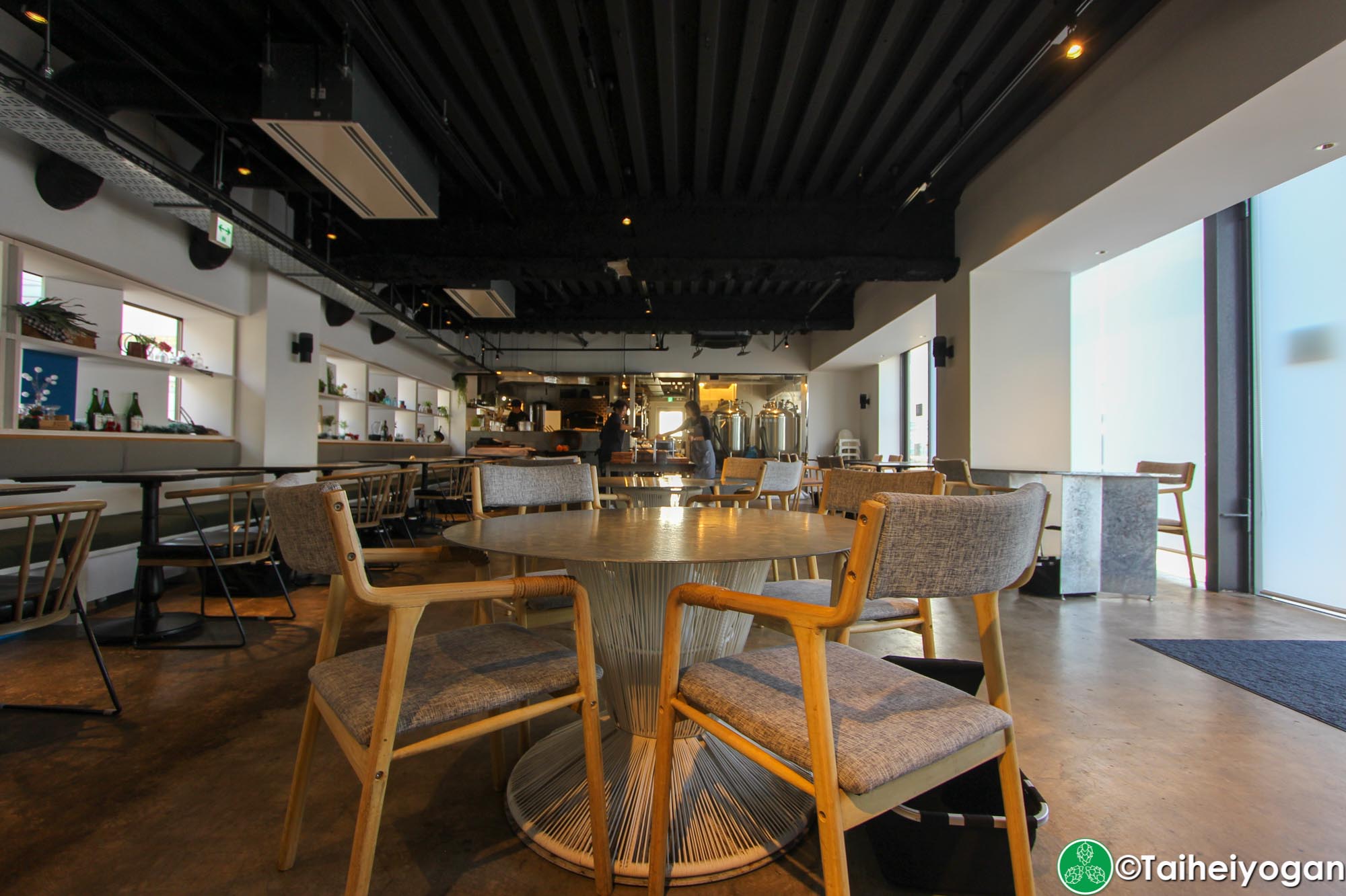 Pitmans - Kiyosubashi Brewery - Interior - Tables