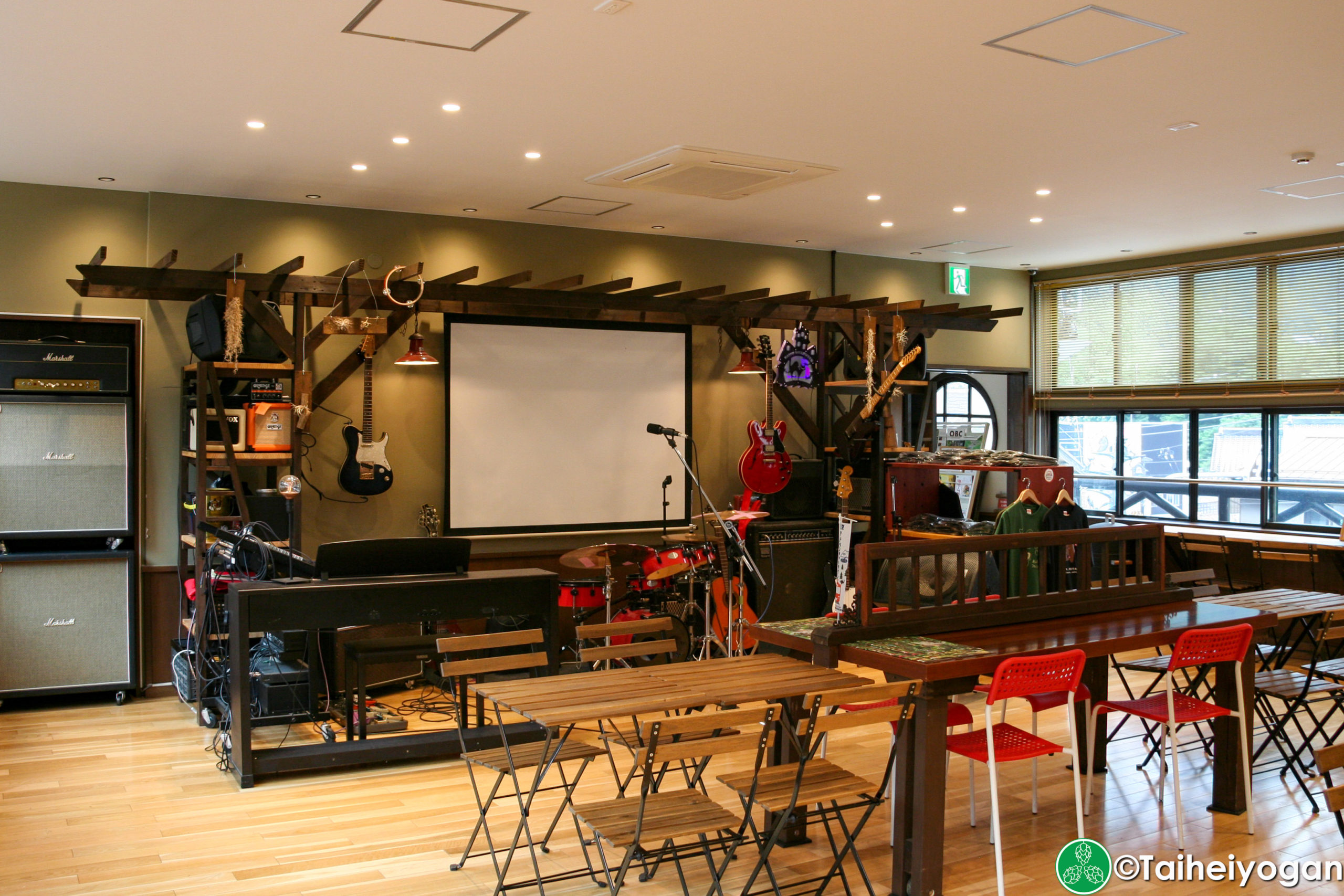 Port Okutama - Interior - Table Seating