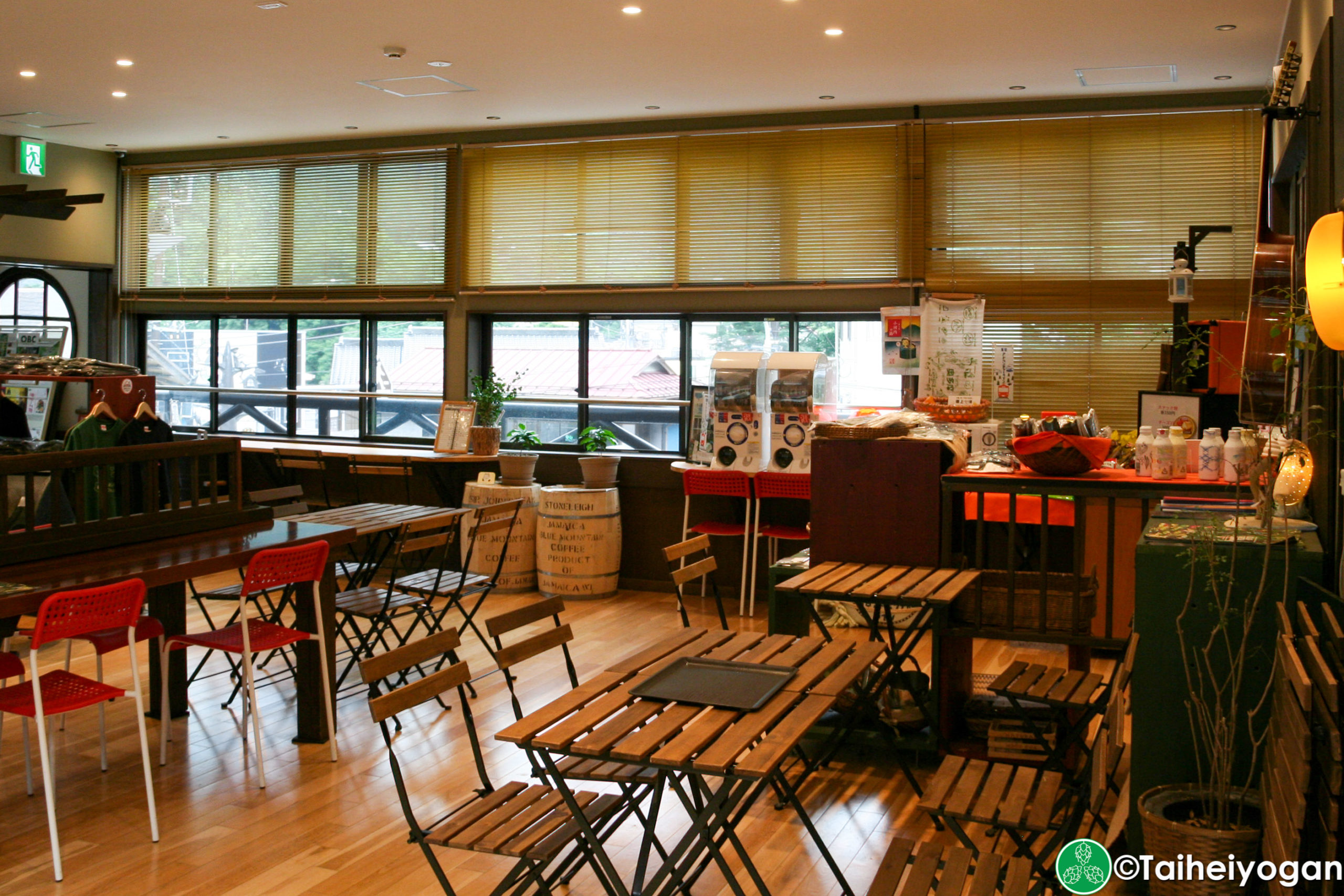 Port Okutama - Interior - Table Seating