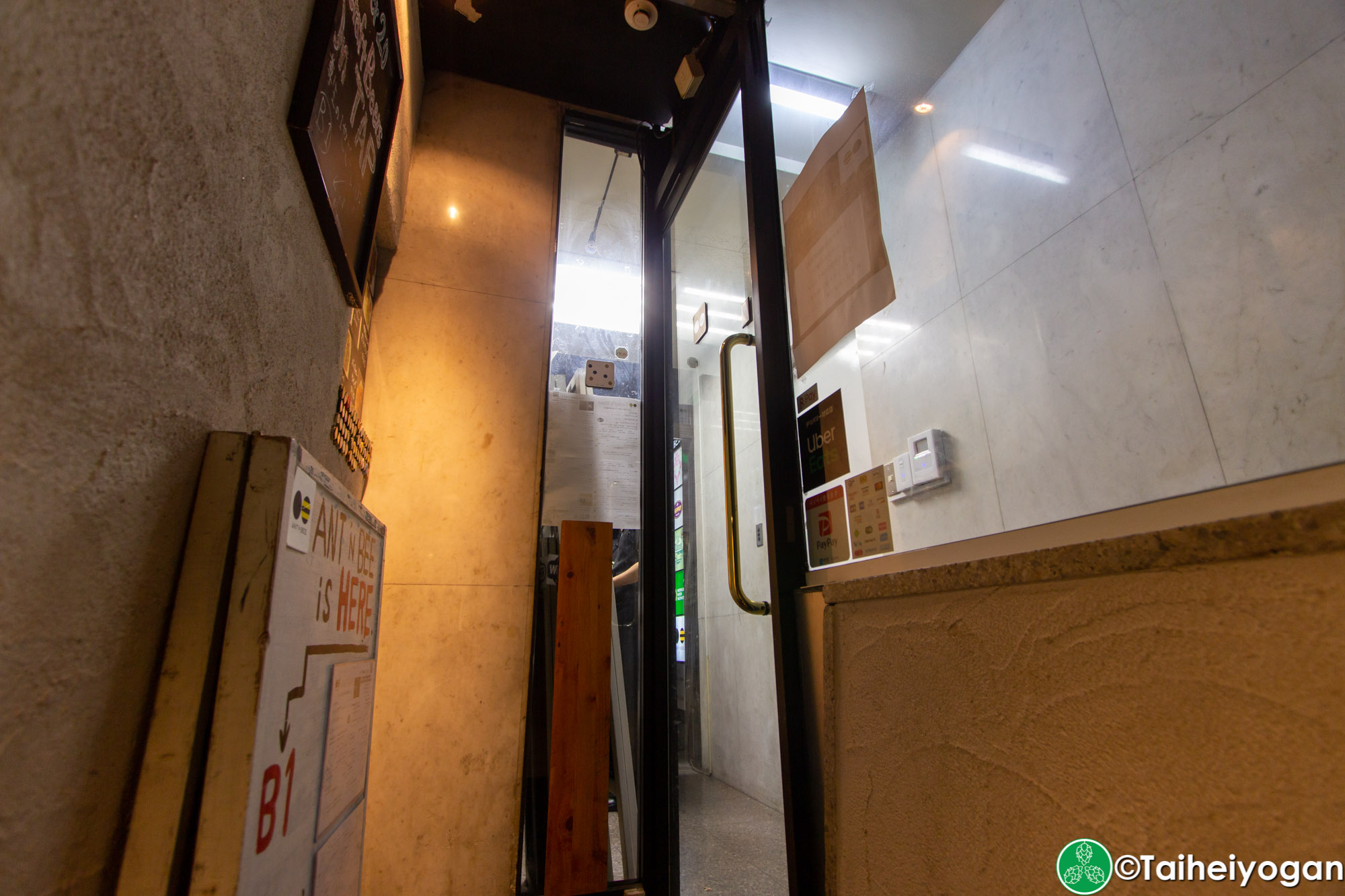 Ant 'n Bee (六本木本店・Roppongi) - Interior - Exit