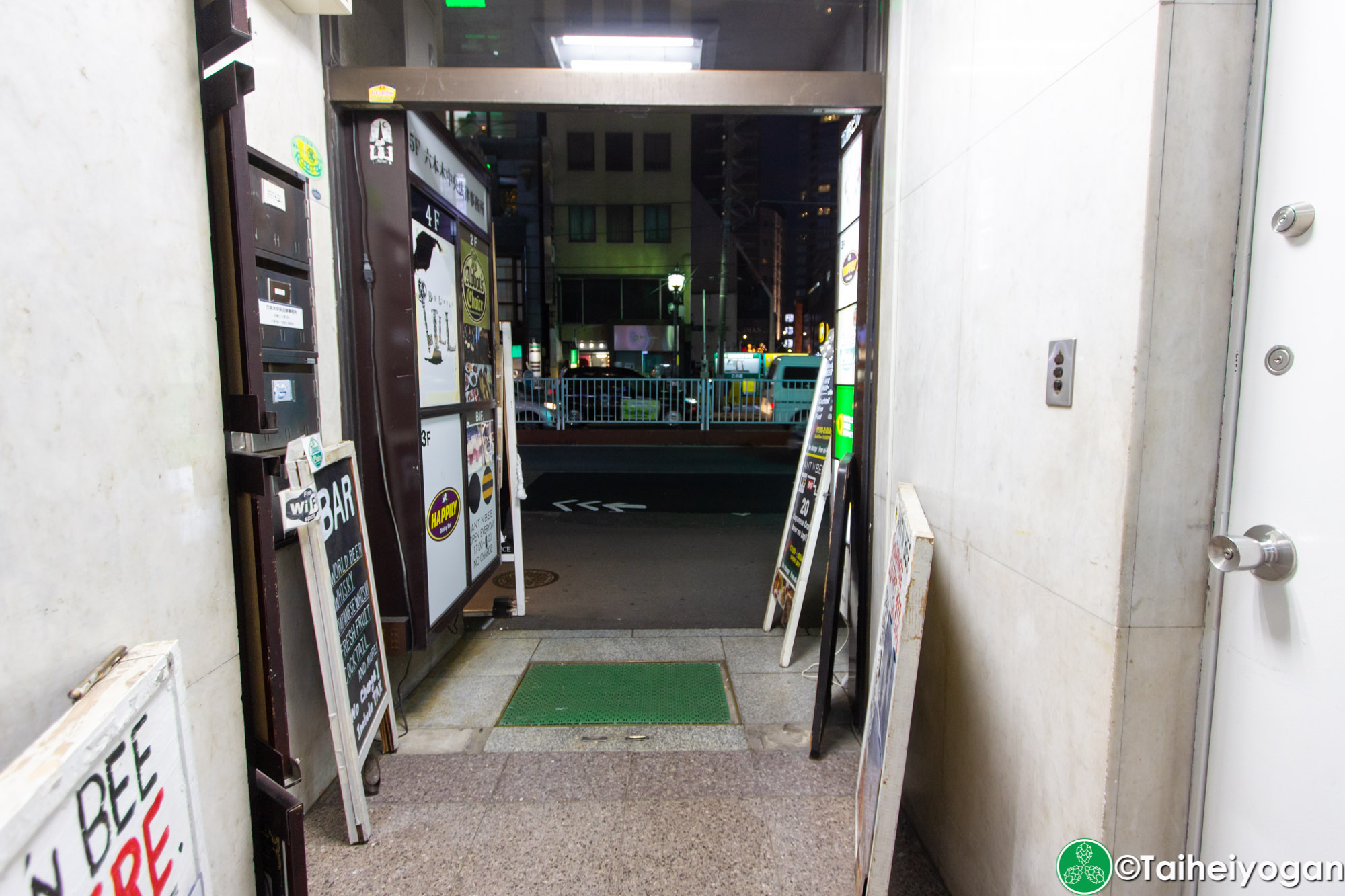 Ant 'n Bee (六本木本店・Roppongi) - Interior - Exit