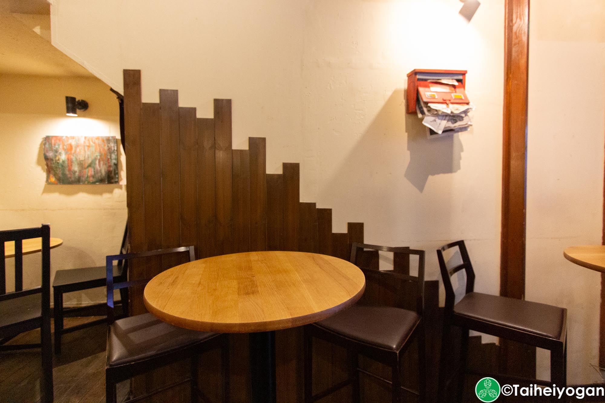 Beer Cafe Ban Kan (ビアカフェ 萬感) - Interior - Tables