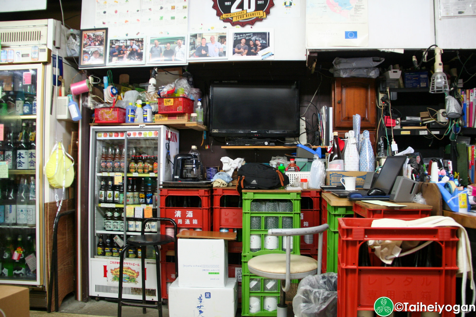 Heiwa Liquor Store・へいわ - Interior