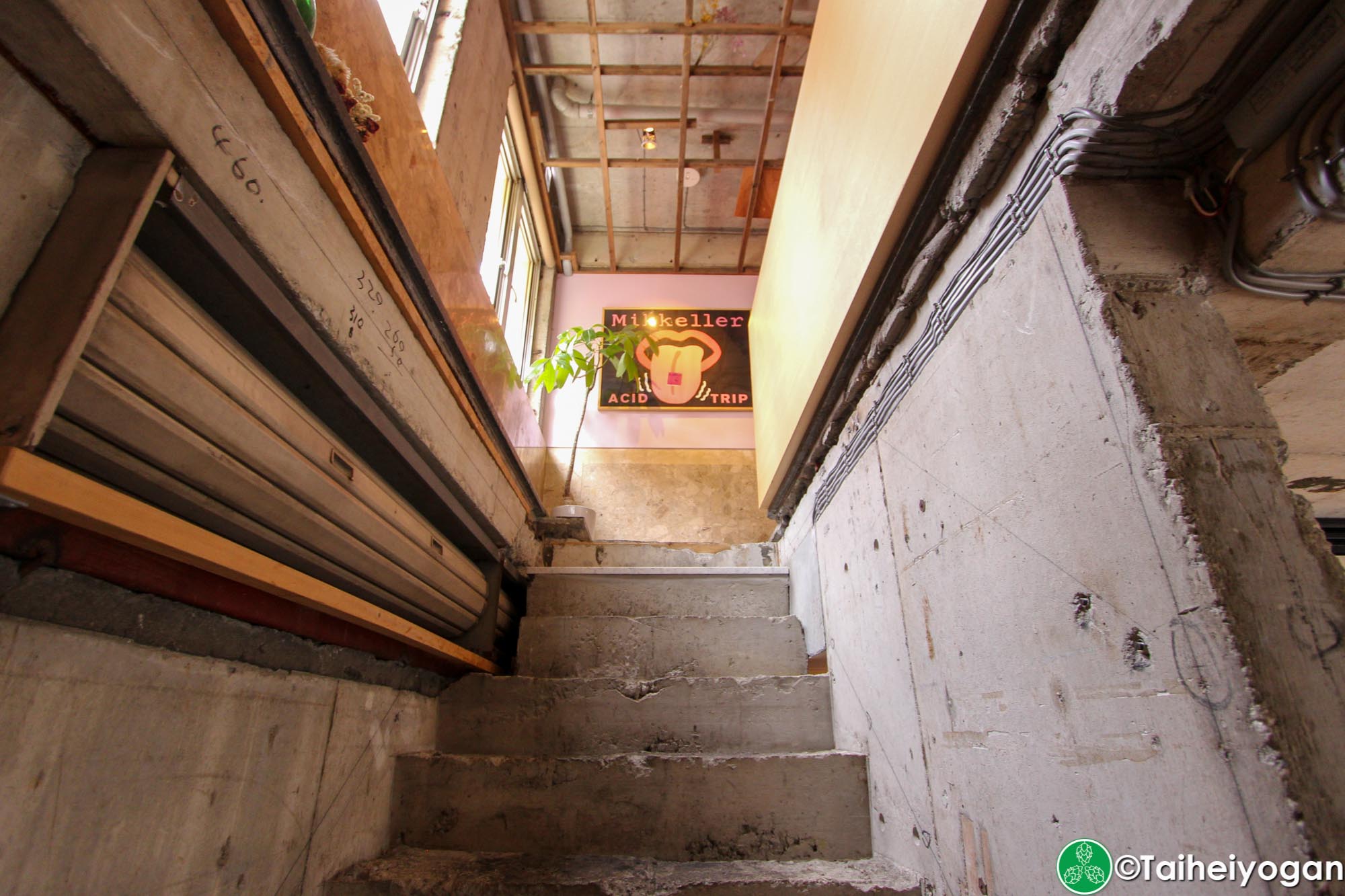 Mikkeller Tokyo - Interior - Stairs
