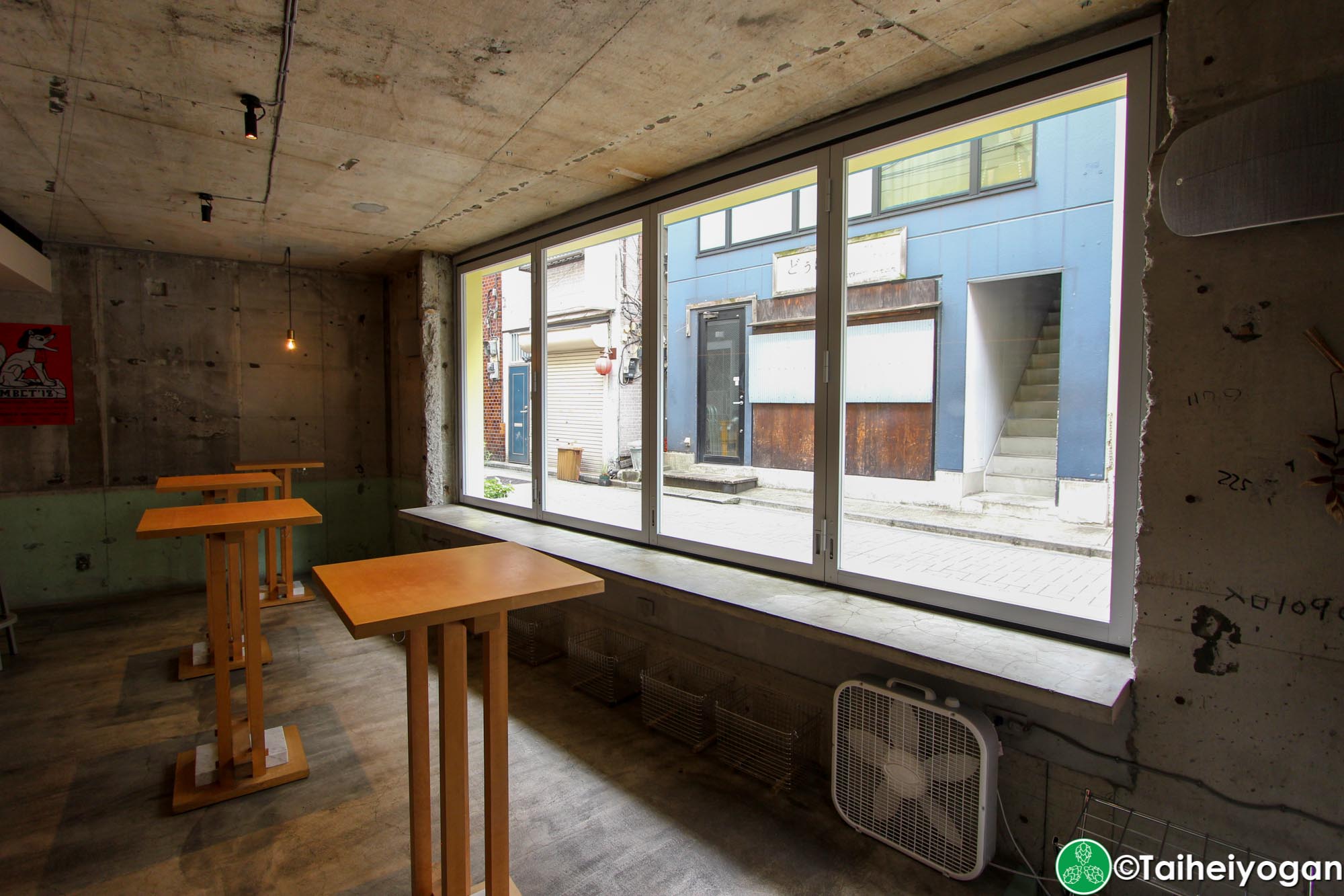 Mikkeller Tokyo - 1st Floor - Interior - Tables