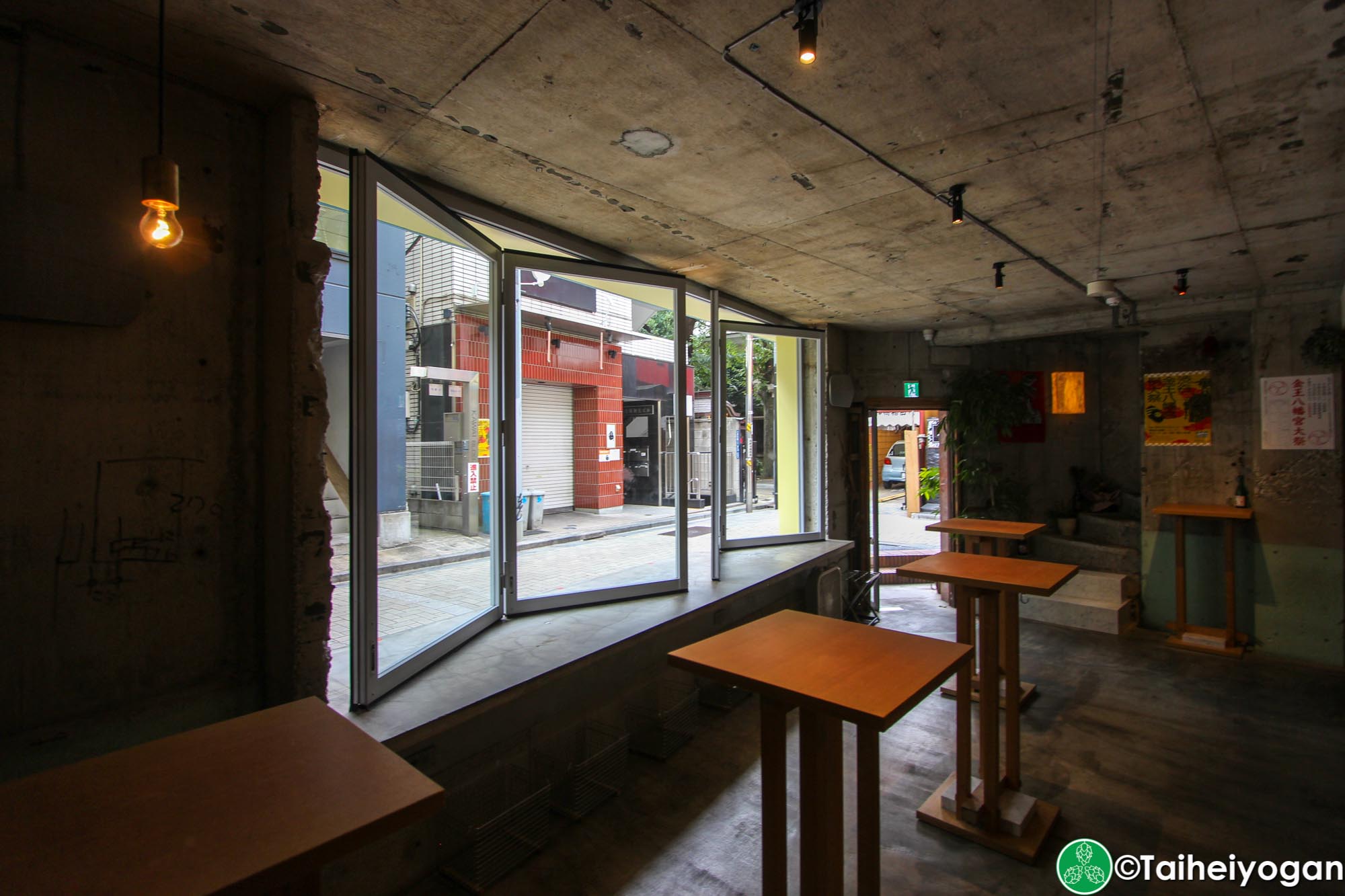 Mikkeller Tokyo - 1st Floor - Interior - Tables