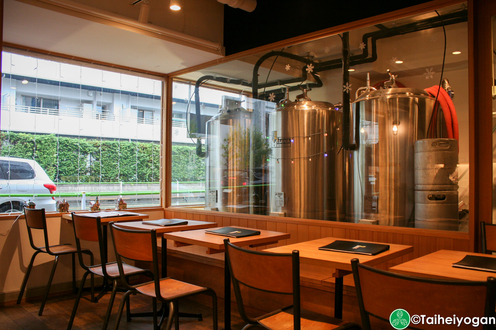 iSANA BREWERY & ROASTERY - Interior - Table Seating