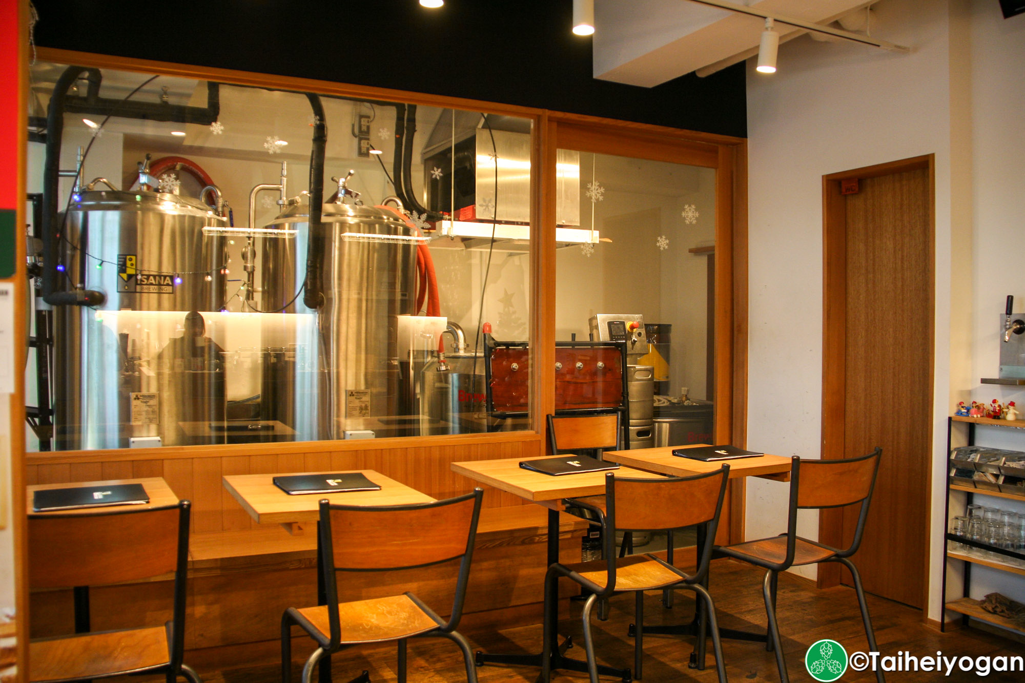 iSANA BREWERY & ROASTERY - Interior - Table Seating