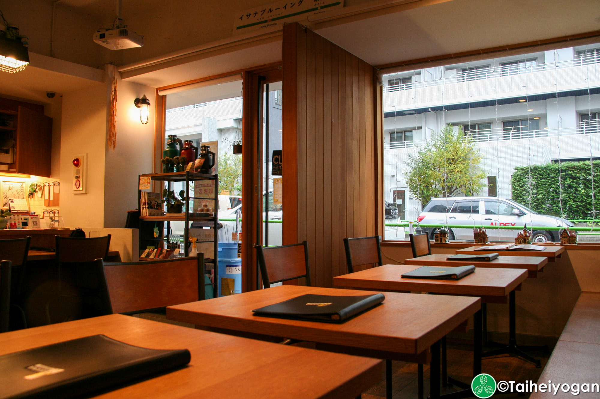 iSANA BREWERY & ROASTERY - Interior - Table Seating