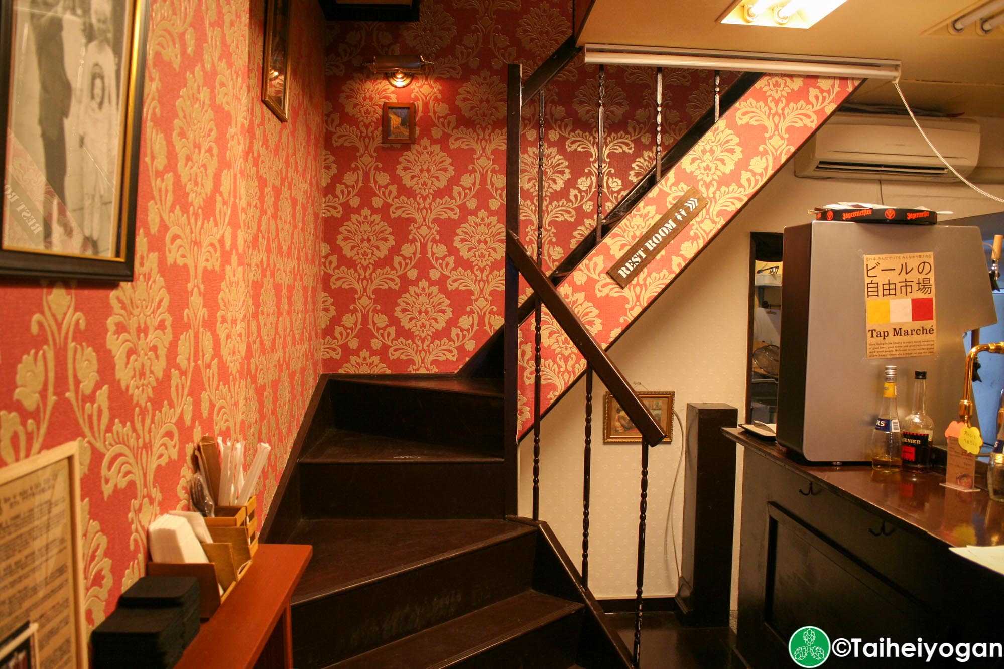 Cafe Club Key (Kashimada) - Interior - Stairs to 2F