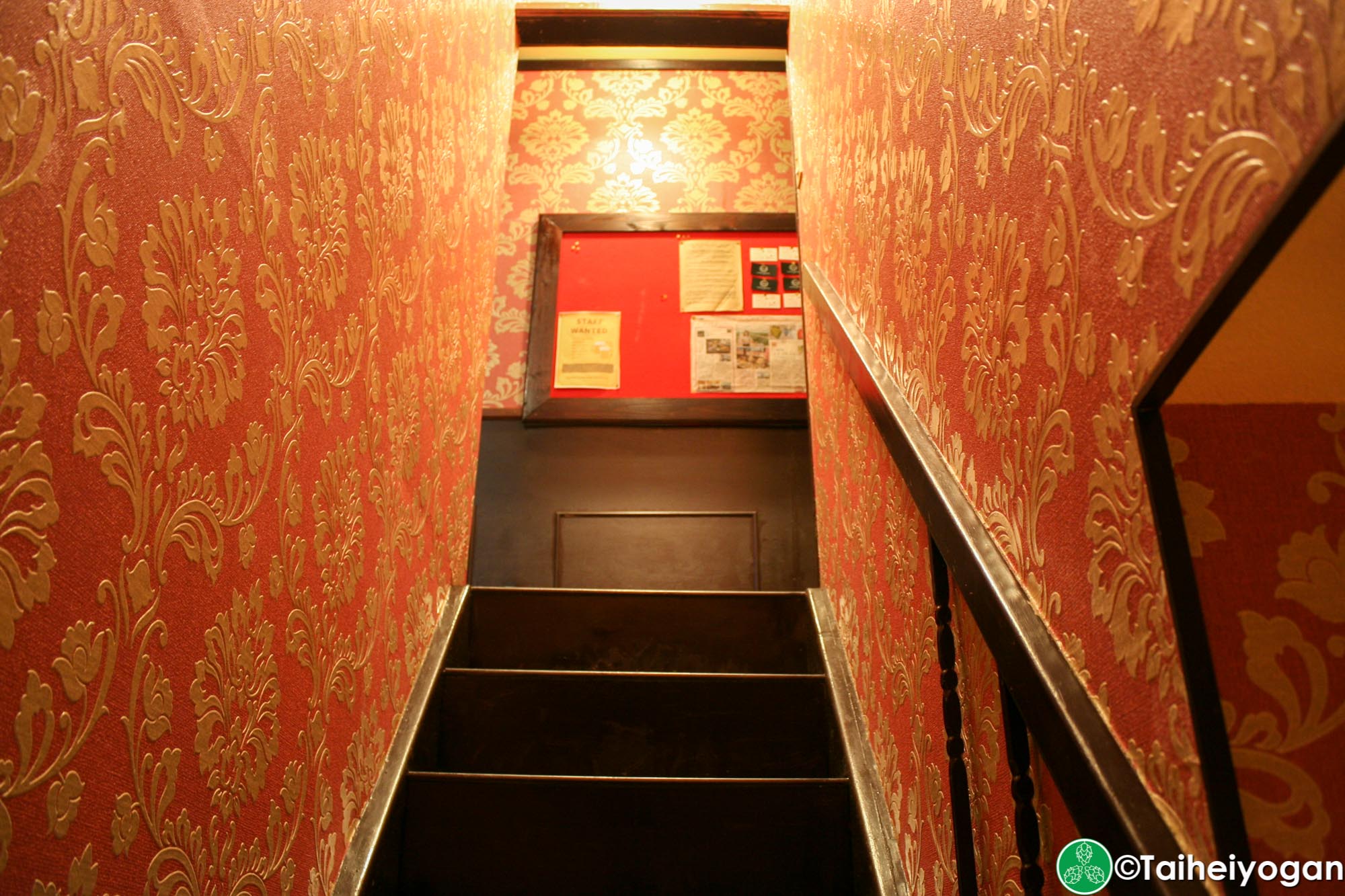 Cafe Club Key (Kashimada) - Interior - Stairs to 2F