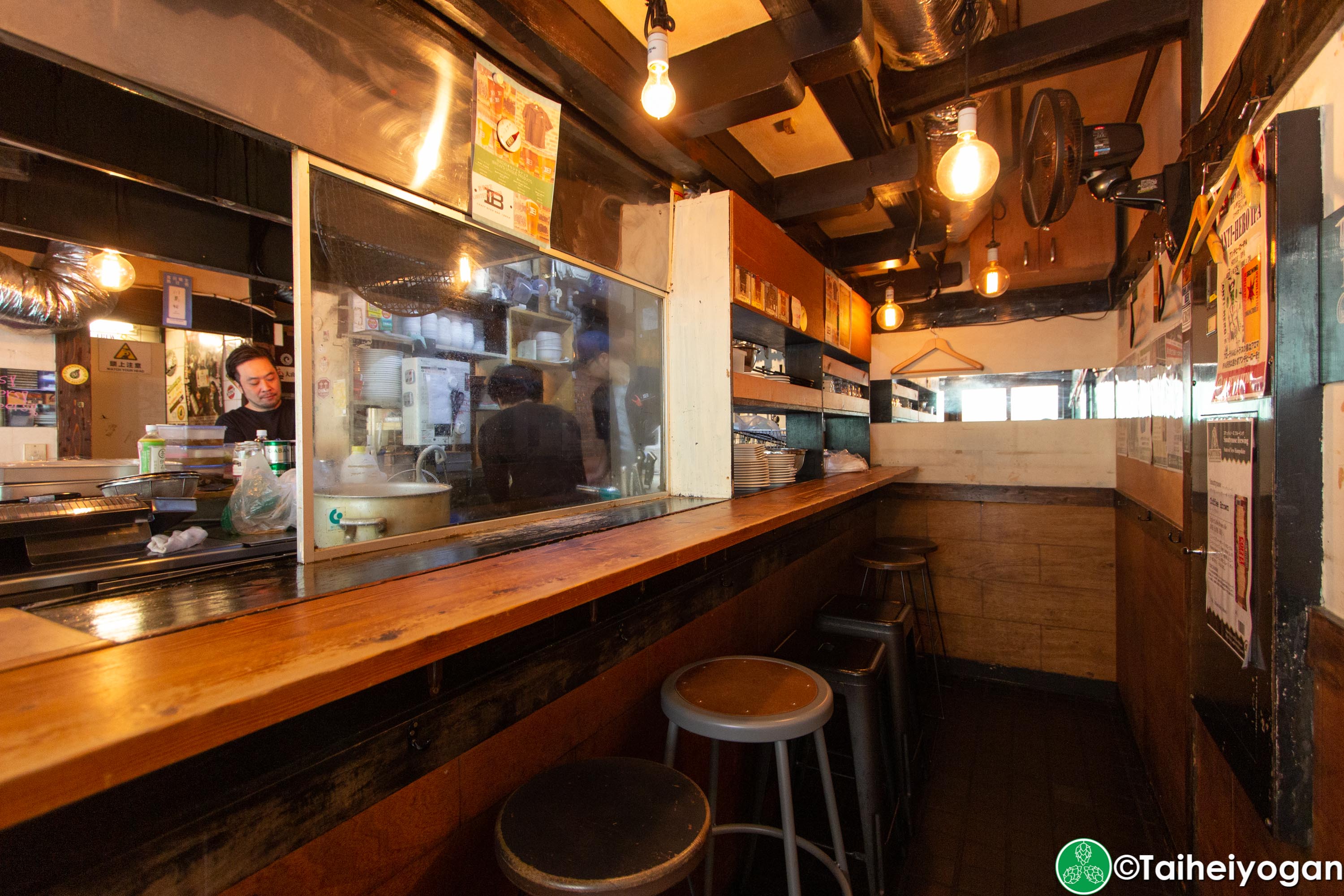 Craft Beer Bar Ibrew (Ginza/銀座) - Interior - Bar Counter