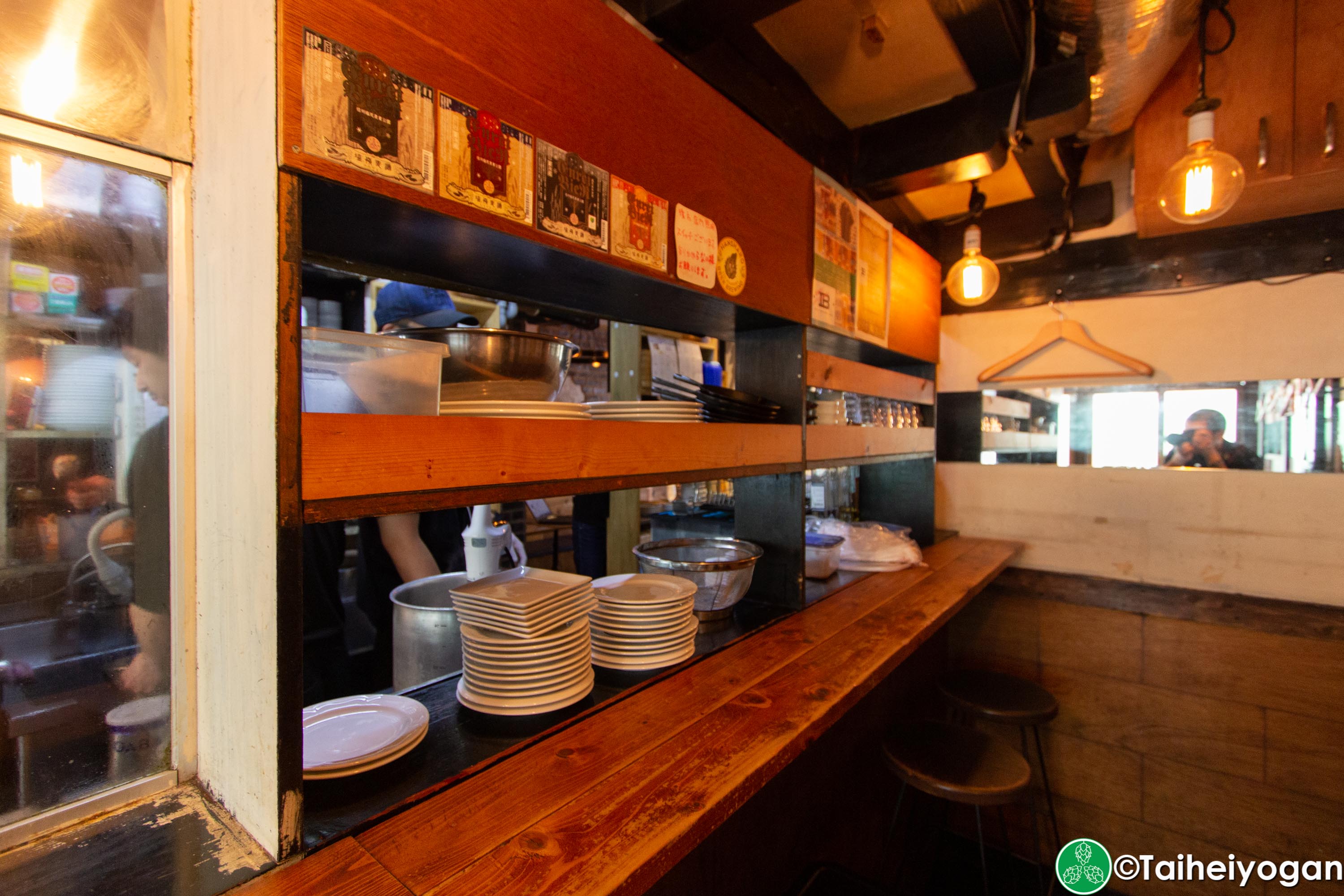 Craft Beer Bar Ibrew (Ginza/銀座) - Interior - Bar Counter