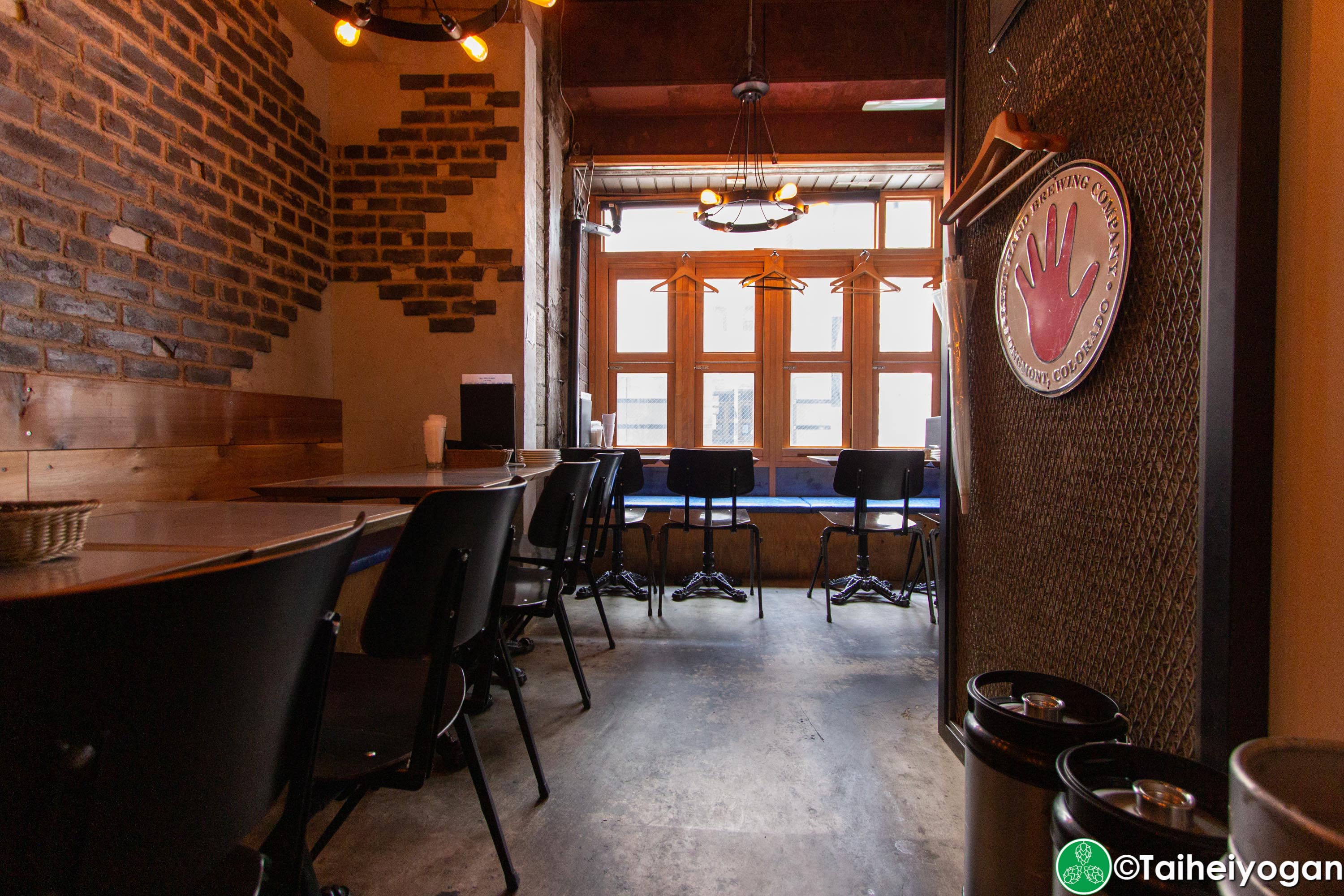 Craft Beer Bar Ibrew (Ginza/銀座) - Interior - Table Seating