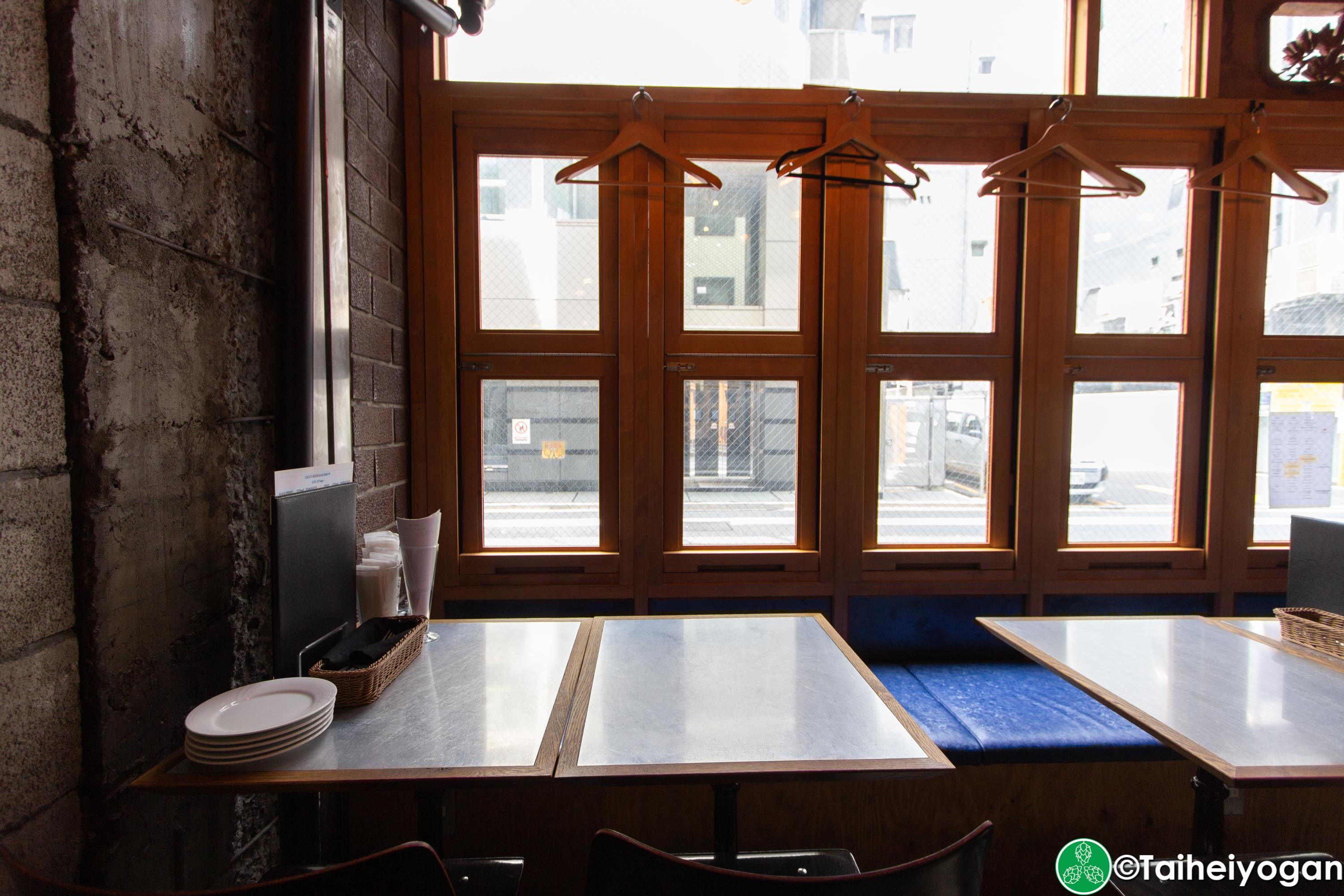 Craft Beer Bar Ibrew (Ginza/銀座) - Interior - Table Seating