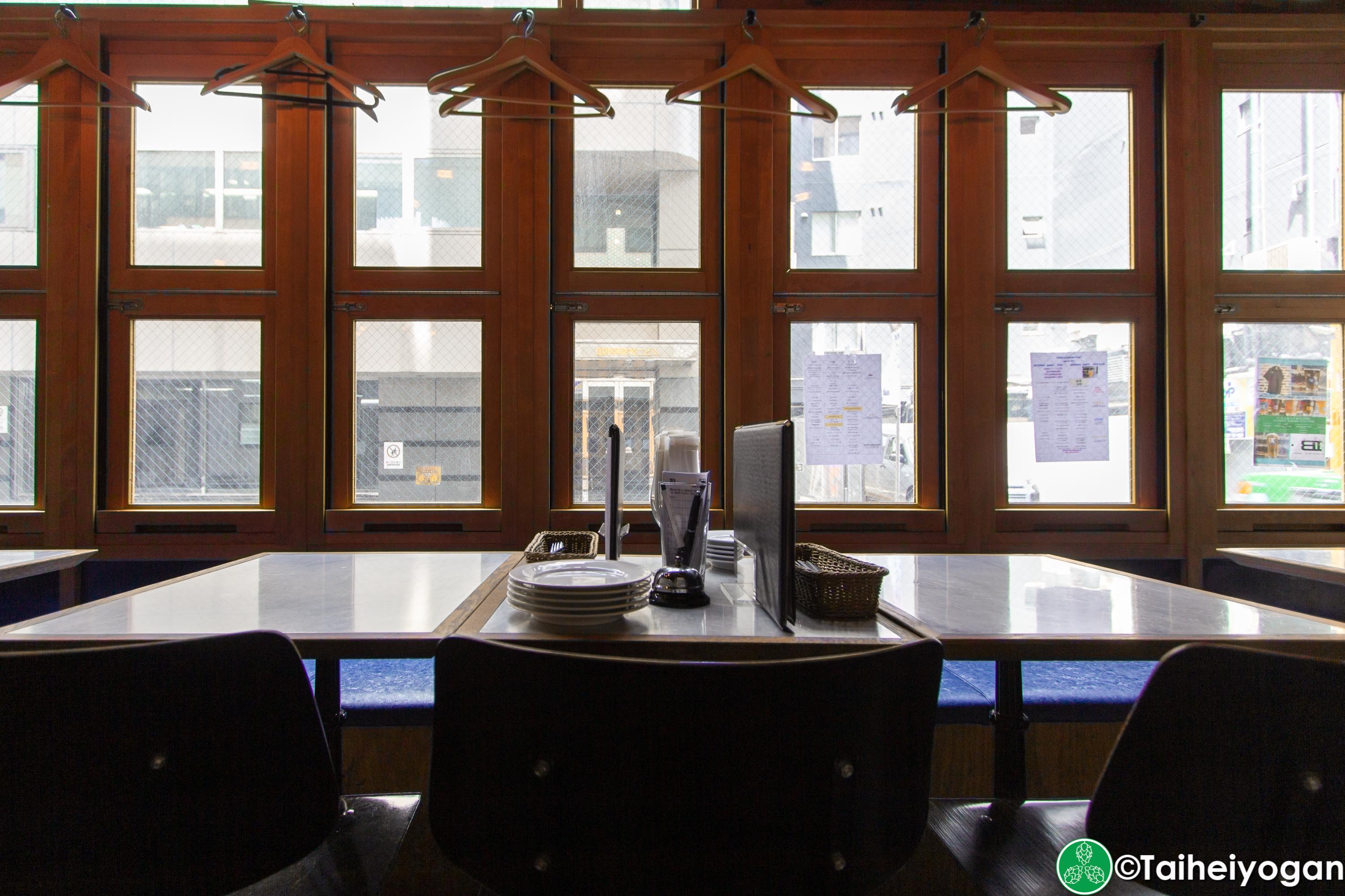 Craft Beer Bar Ibrew (Ginza/銀座) - Interior - Table Seating