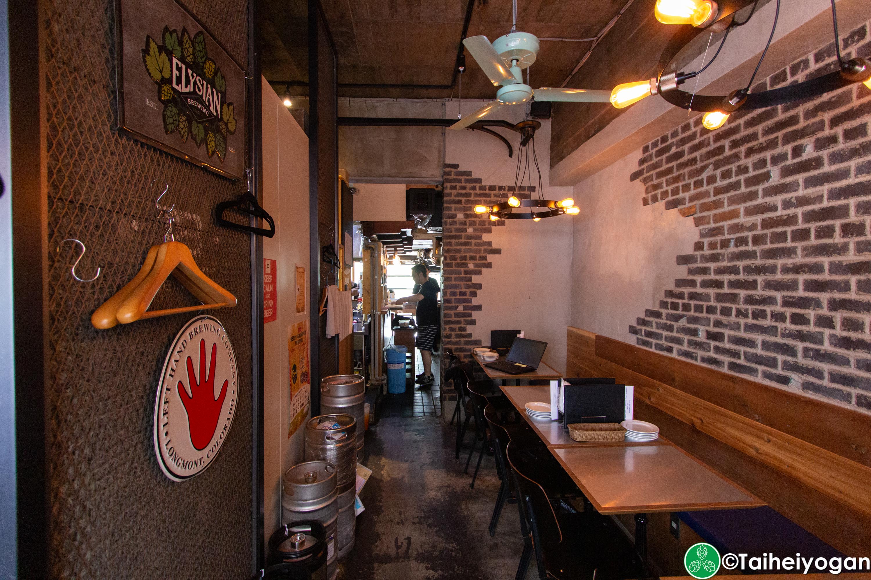 Craft Beer Bar Ibrew (Ginza/銀座) - Interior - Table Seating