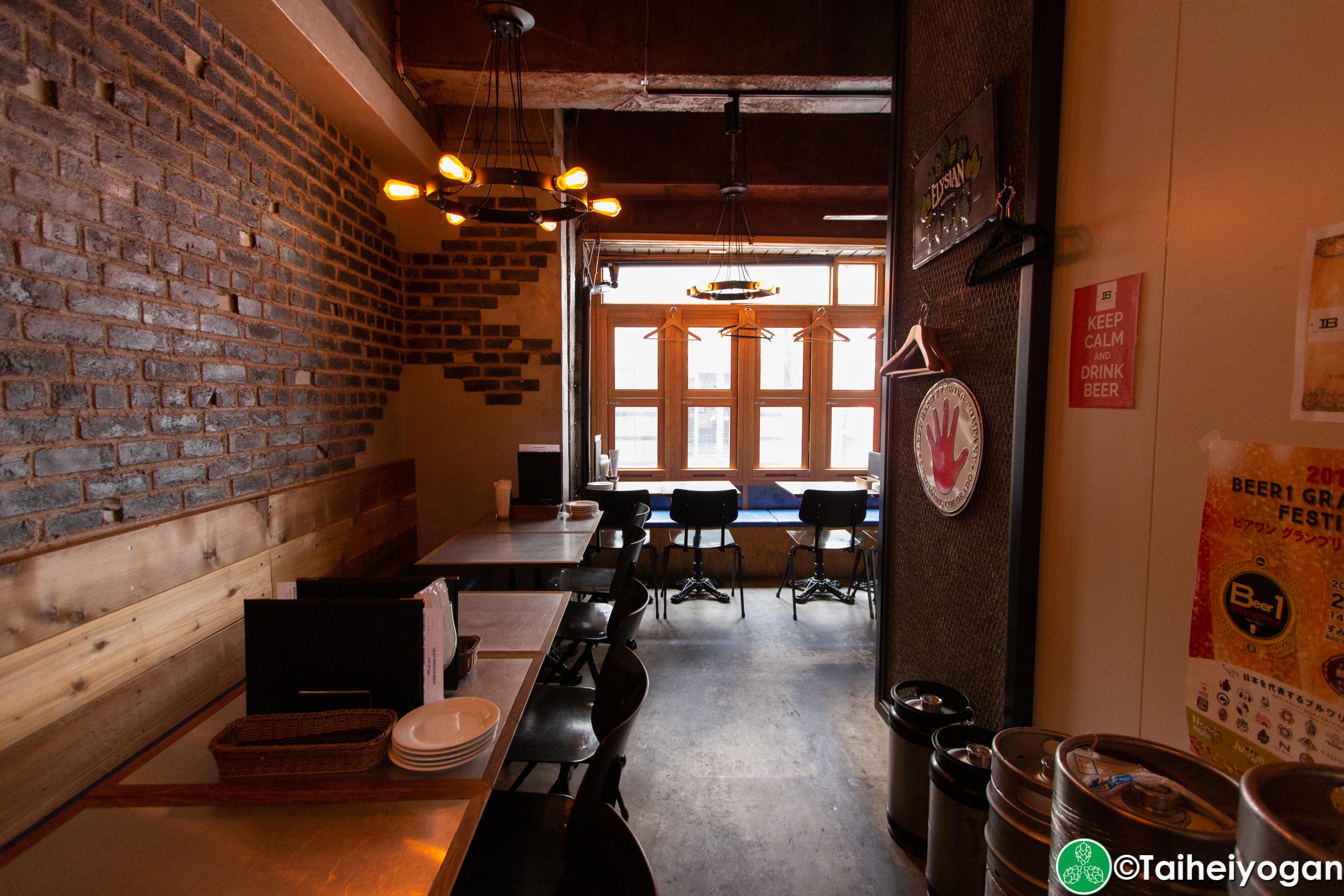 Craft Beer Bar Ibrew (Ginza/銀座) - Interior - Table Seating