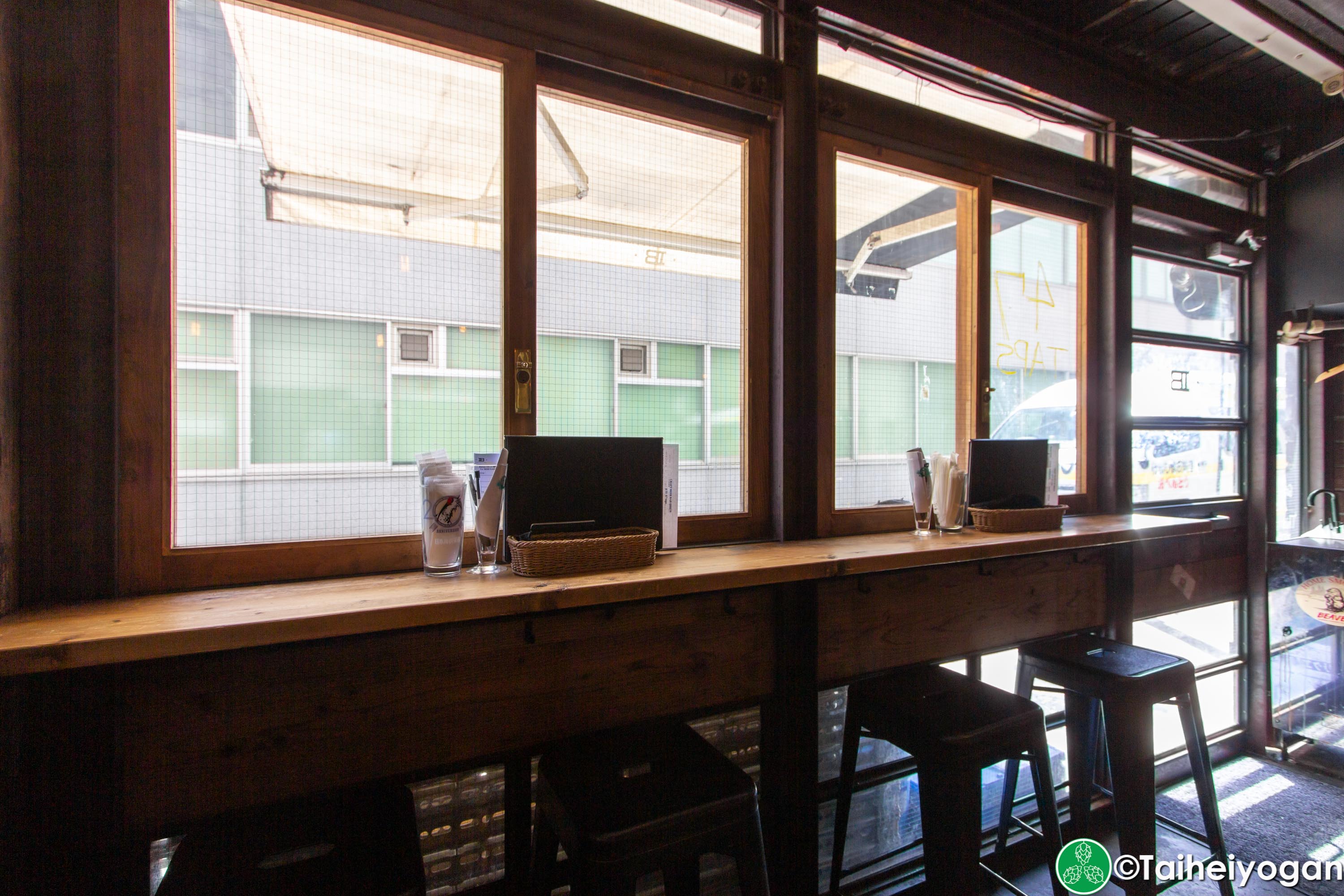 Craft Beer Bar Ibrew (Ginza/銀座) - Interior - Counter Seating