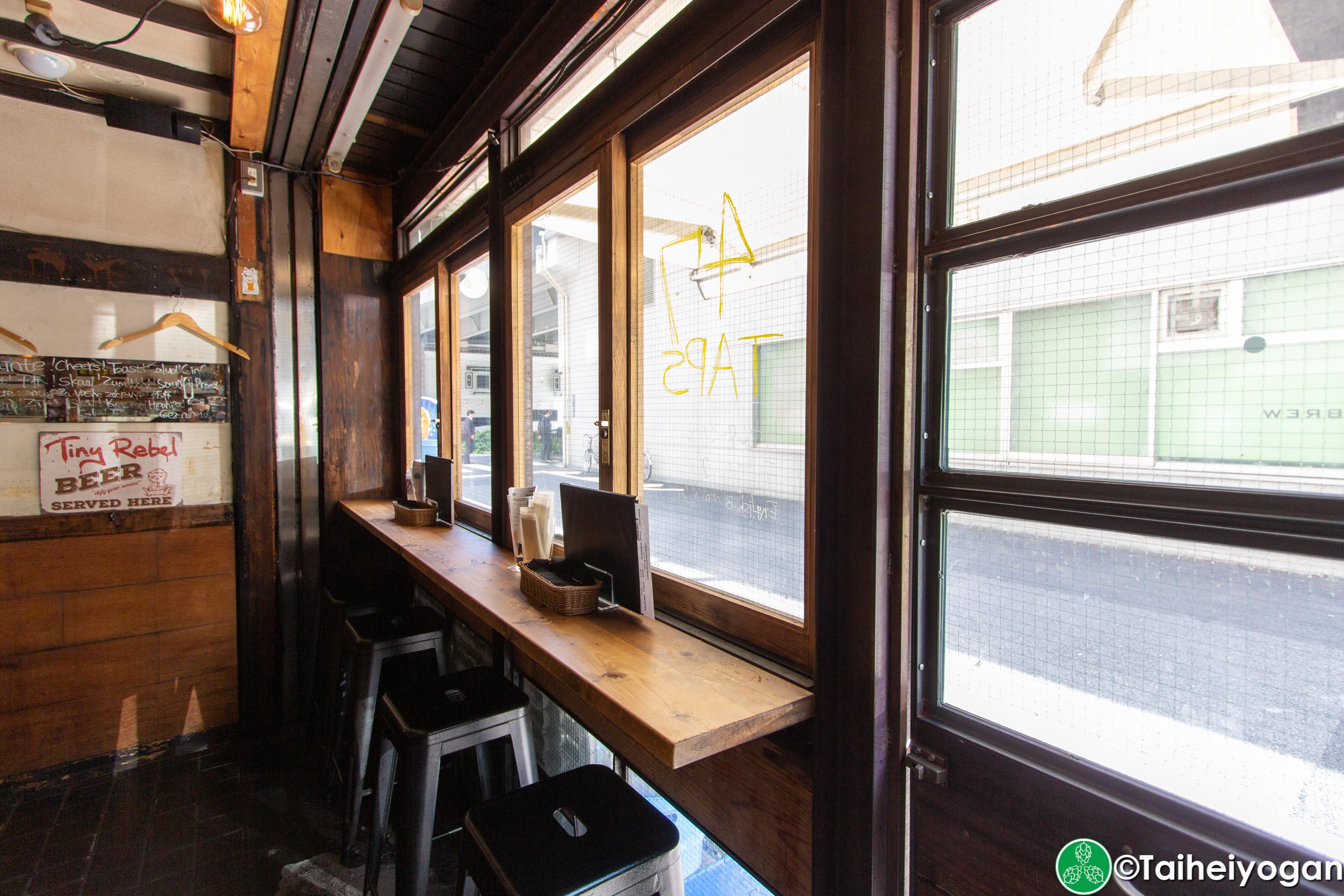 Craft Beer Bar Ibrew (Ginza/銀座) - Interior - Counter Seating